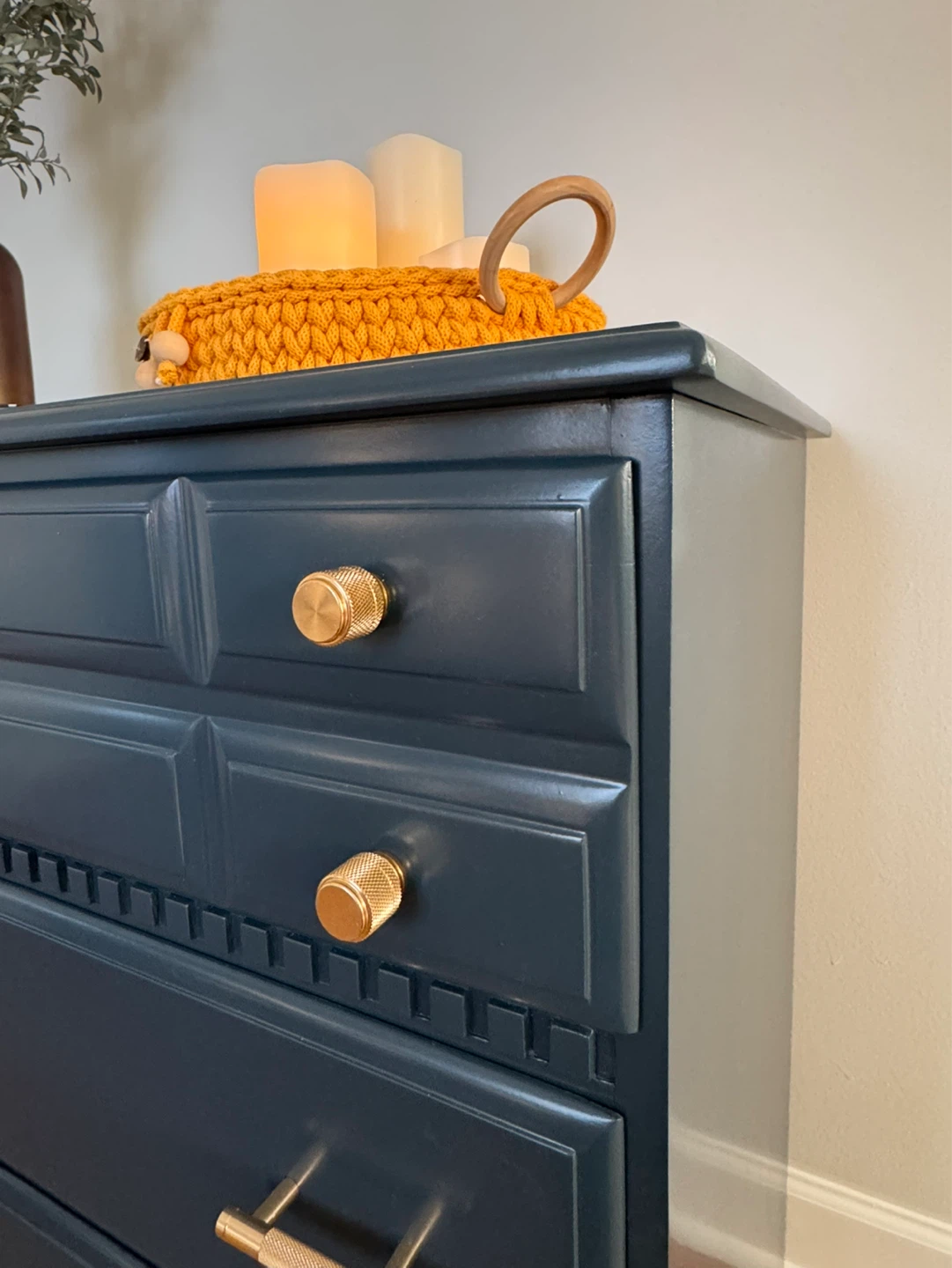 Solid Wood Vintage Dresser – Classic Colonial Style - photo 3