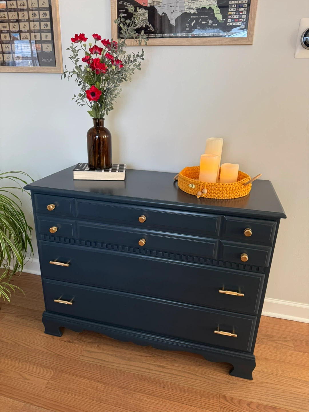 Solid Wood Vintage Dresser – Classic Colonial Style - photo 2