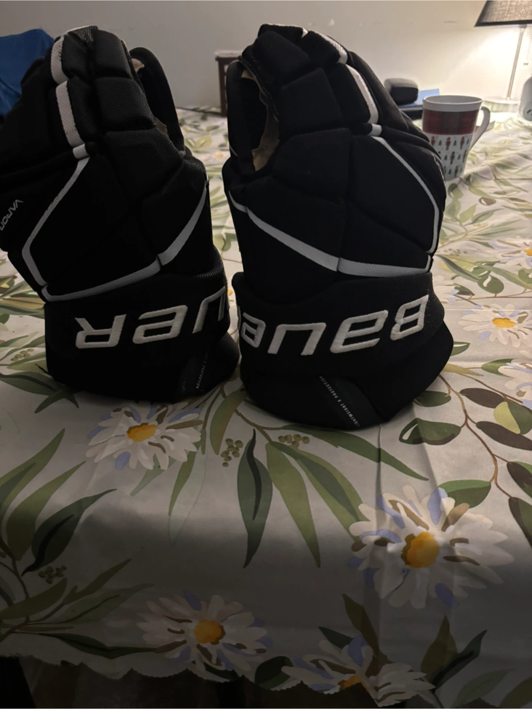 Bauer Vapor Hockey Gloves 14"