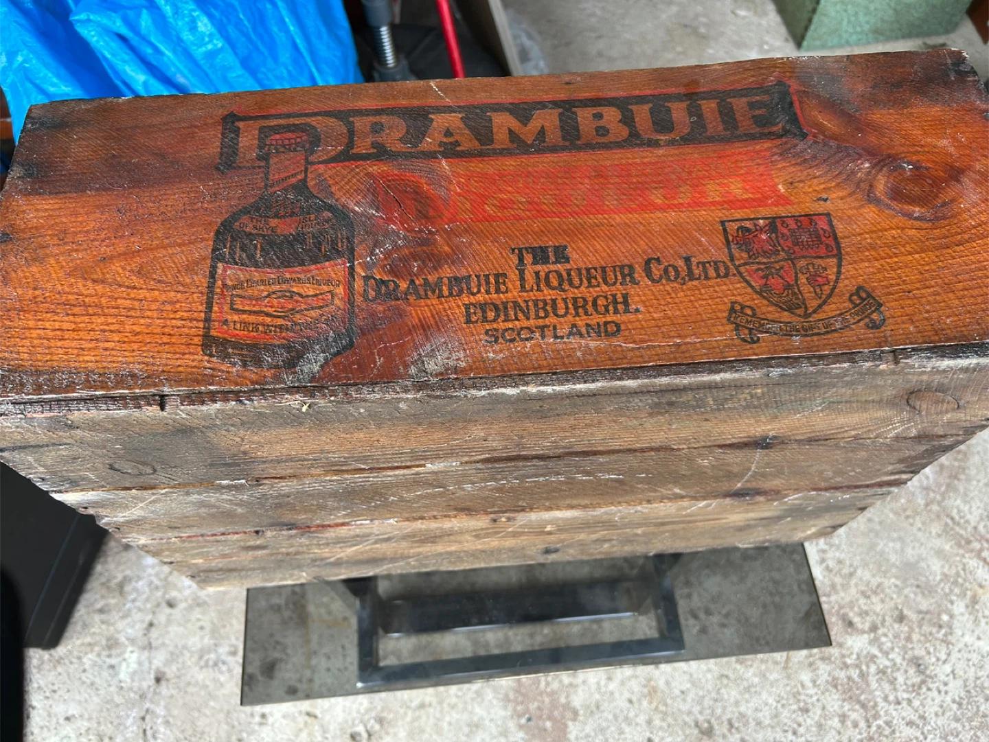 Vintage Drambuie Liqueur Wooden Crate - photo 2