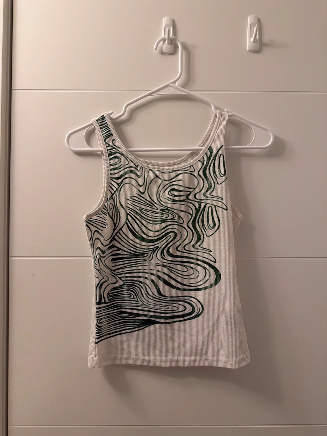 White ribbed tank top with green abstract print