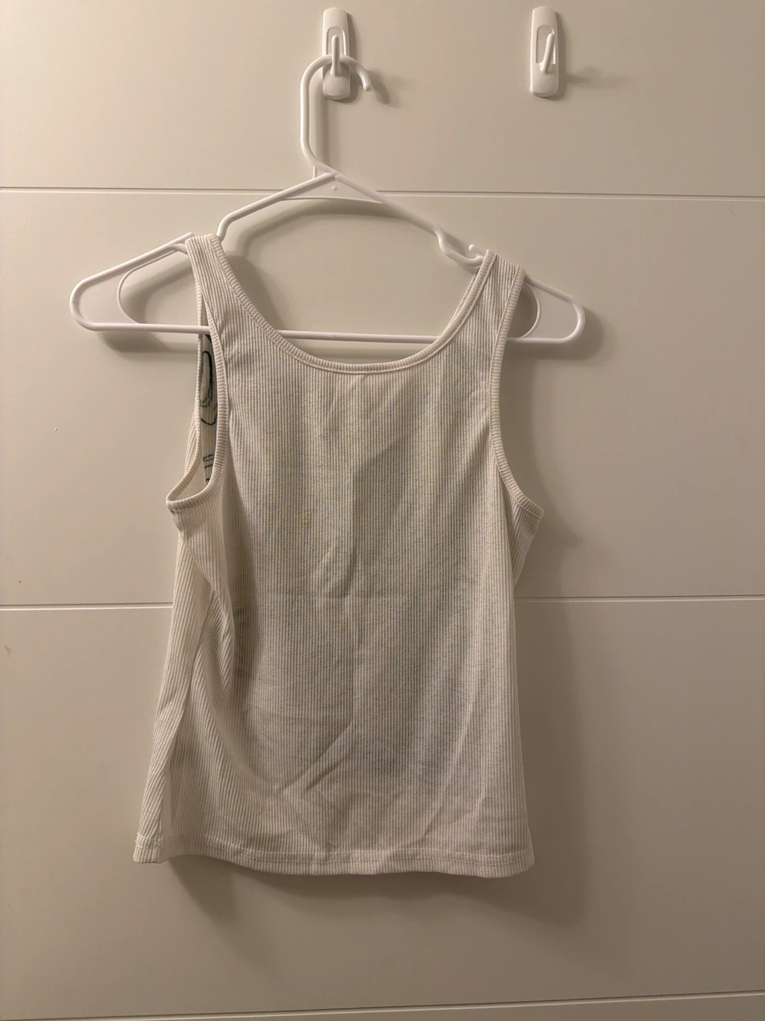 White ribbed tank top with green abstract print - photo 3