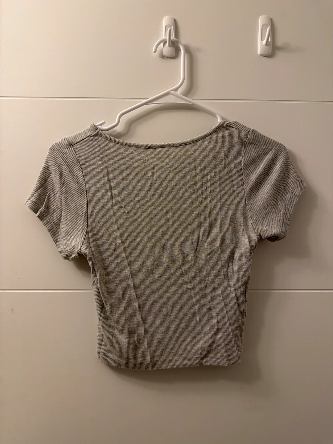 Grey Ribbed Cropped V-Neck T-Shirt - photo 2