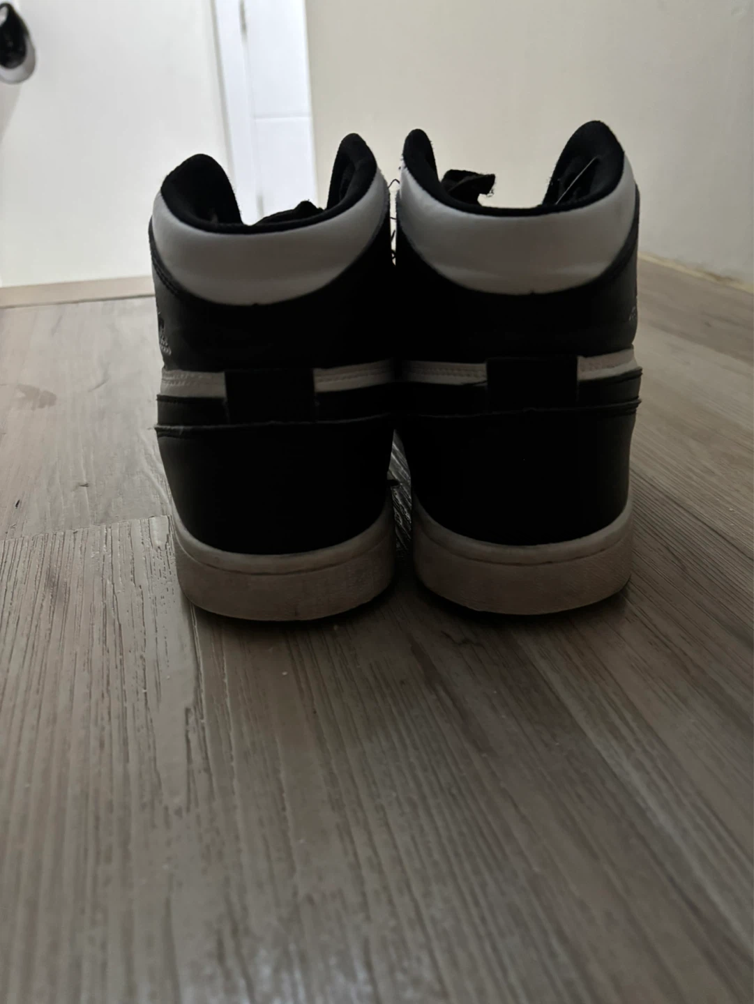 Air Jordan 1 High Top Sneakers - photo 4