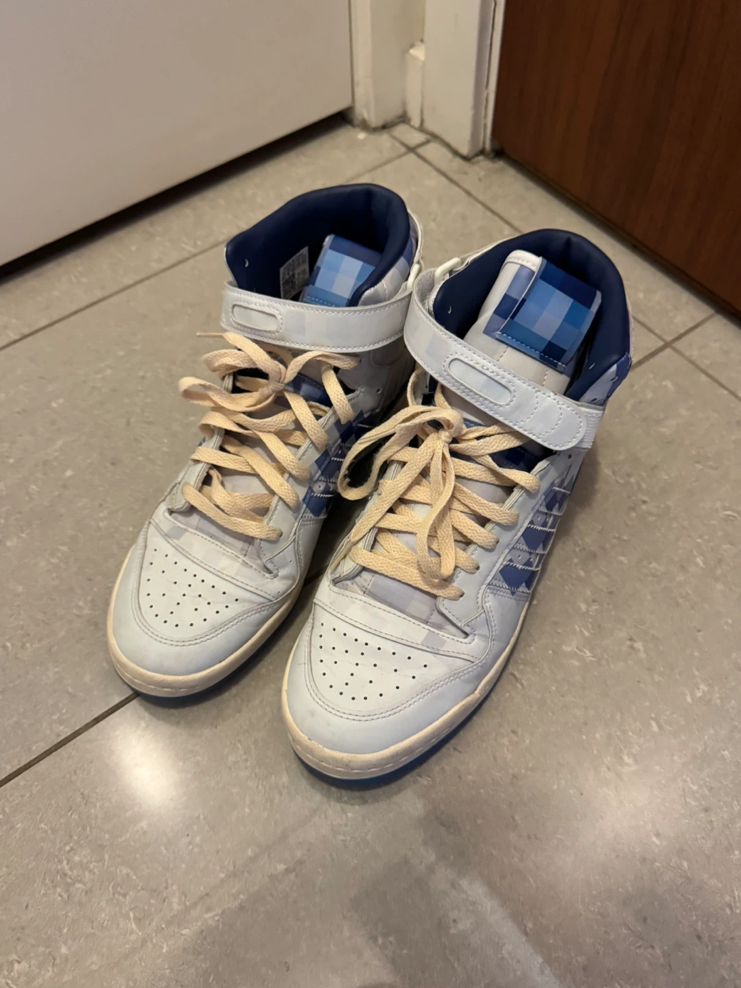 Adidas High Top Sneakers Size 9.5 - photo 3