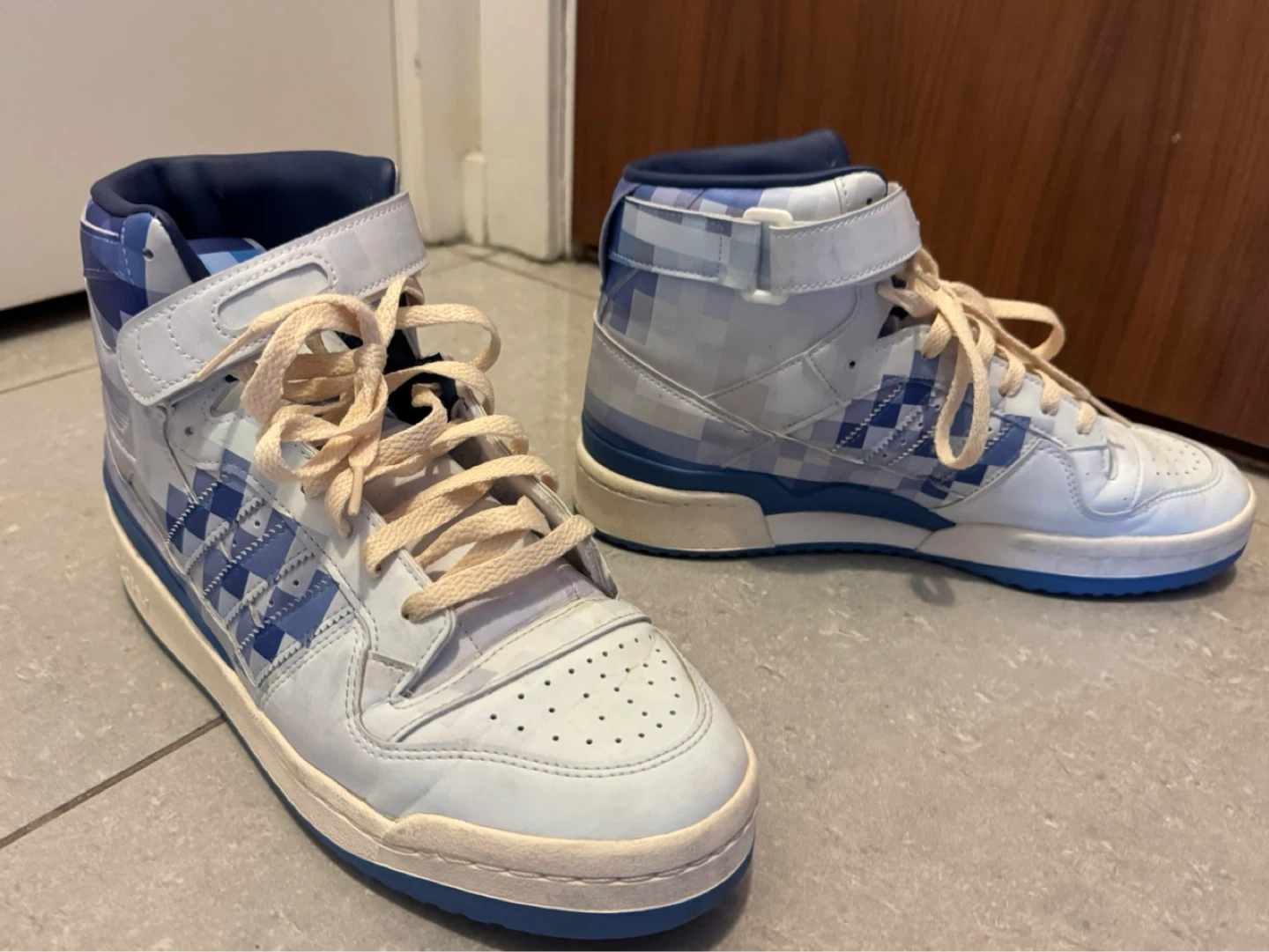 Adidas High Top Sneakers Size 9.5 - photo 4