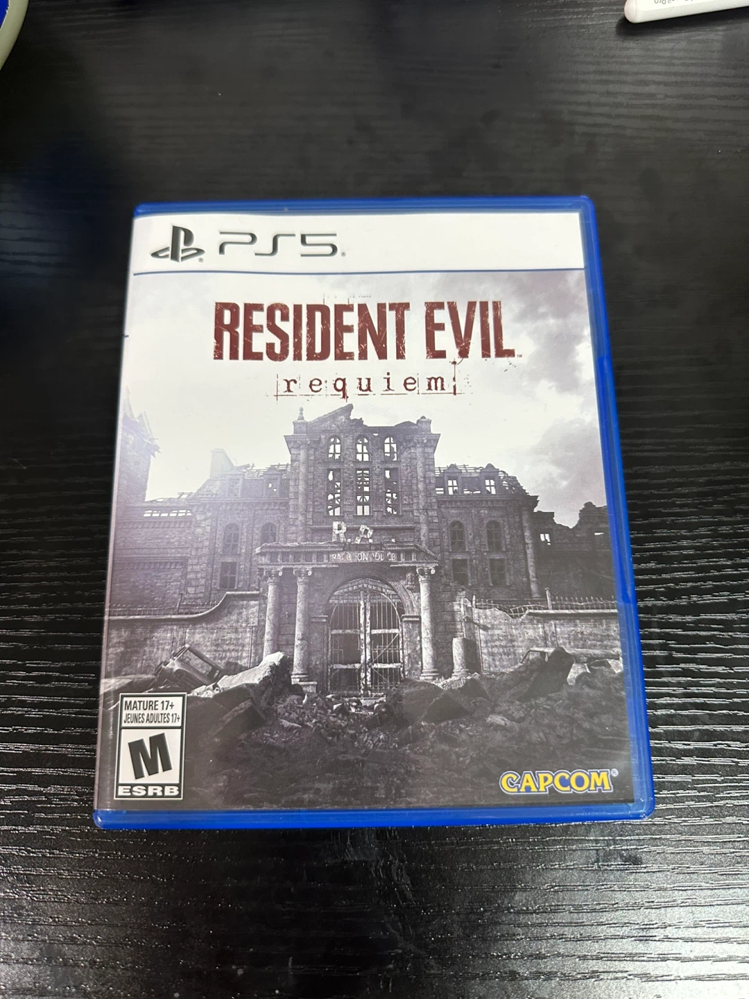 Looking for crimson desert trading RE9