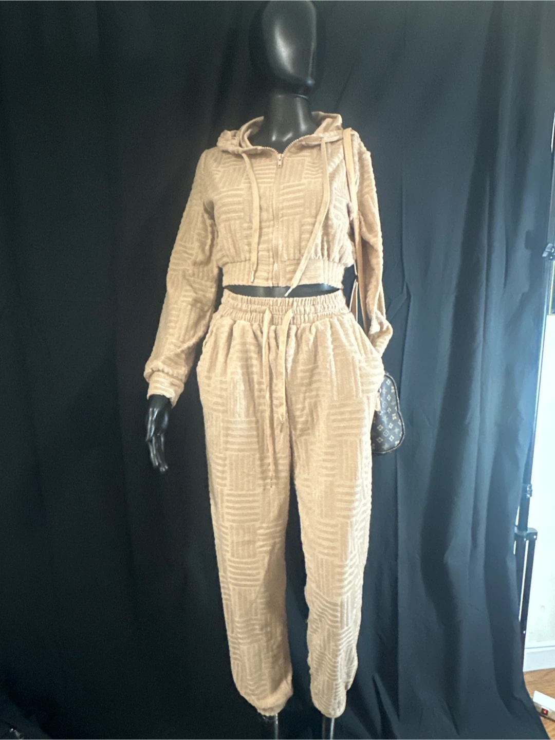 Women's Beige Textured Lounge Set - Cropped Hoodie & Pants