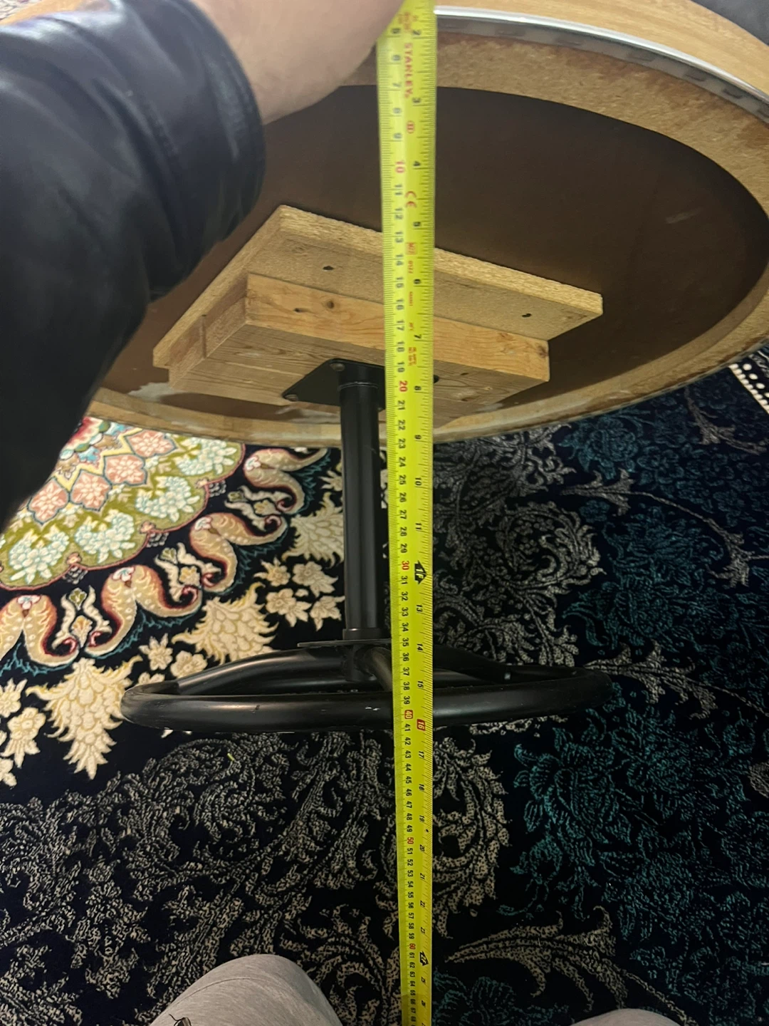 Like-New Round Wooden Coffee Table – Modern Metal Base - photo 5
