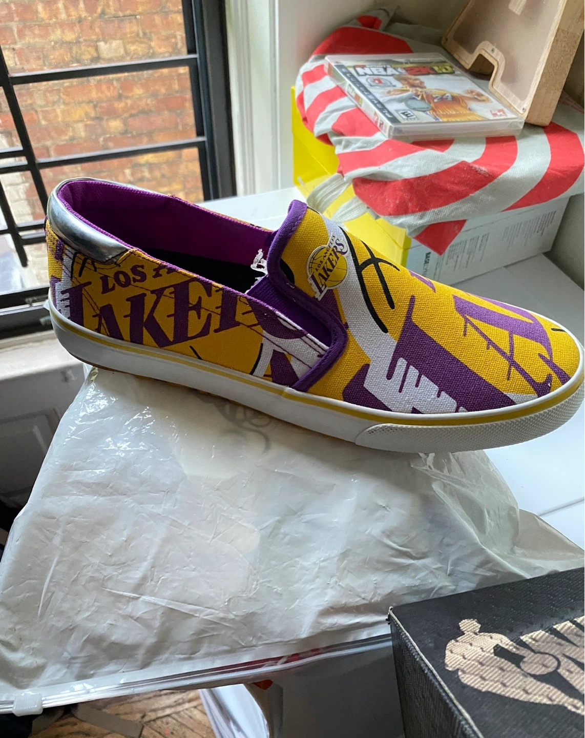122R The Slip Lakers Slip On Shoes Size US 11