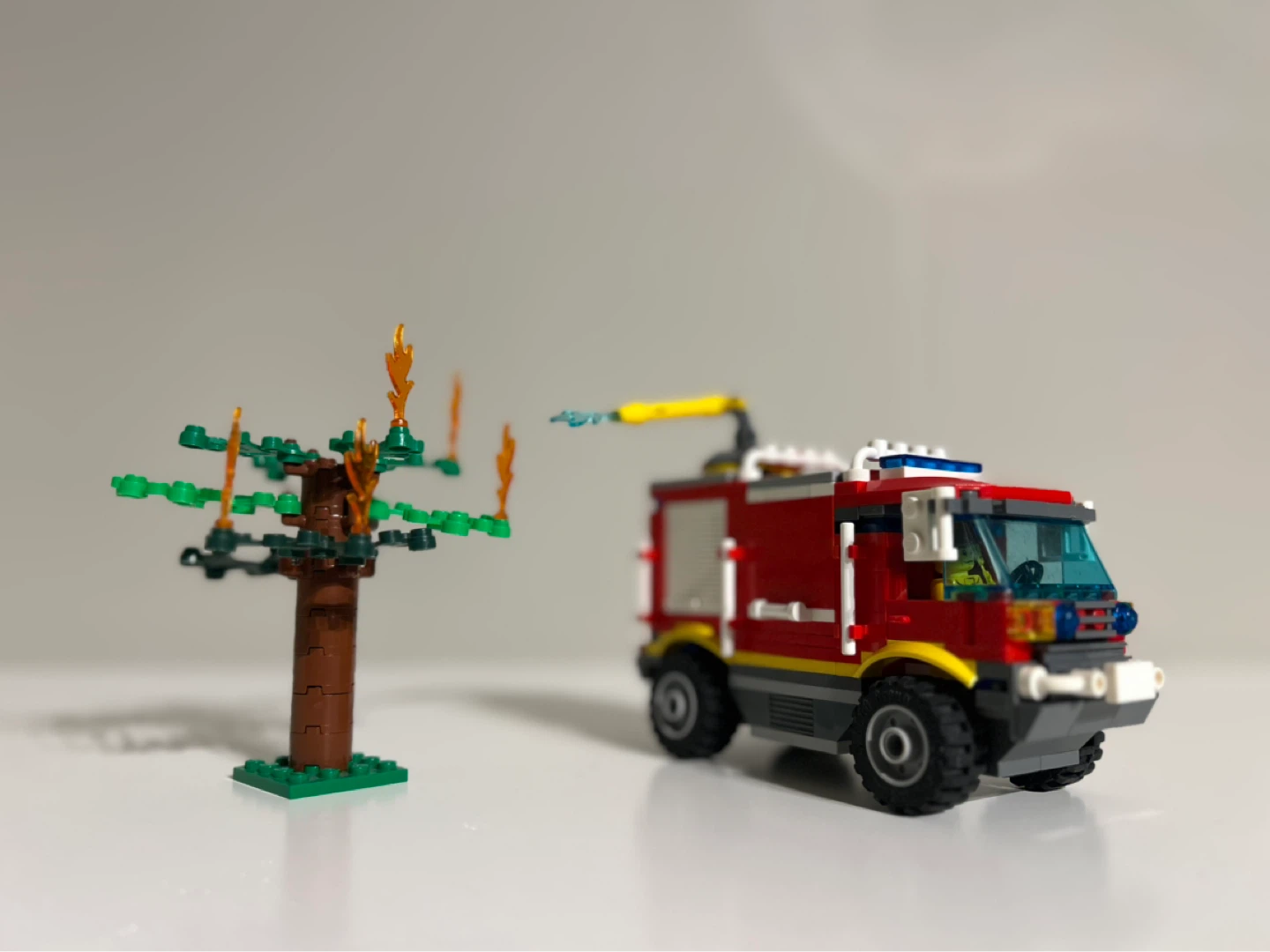 Lego City 4x4 Firetruck Set 4208