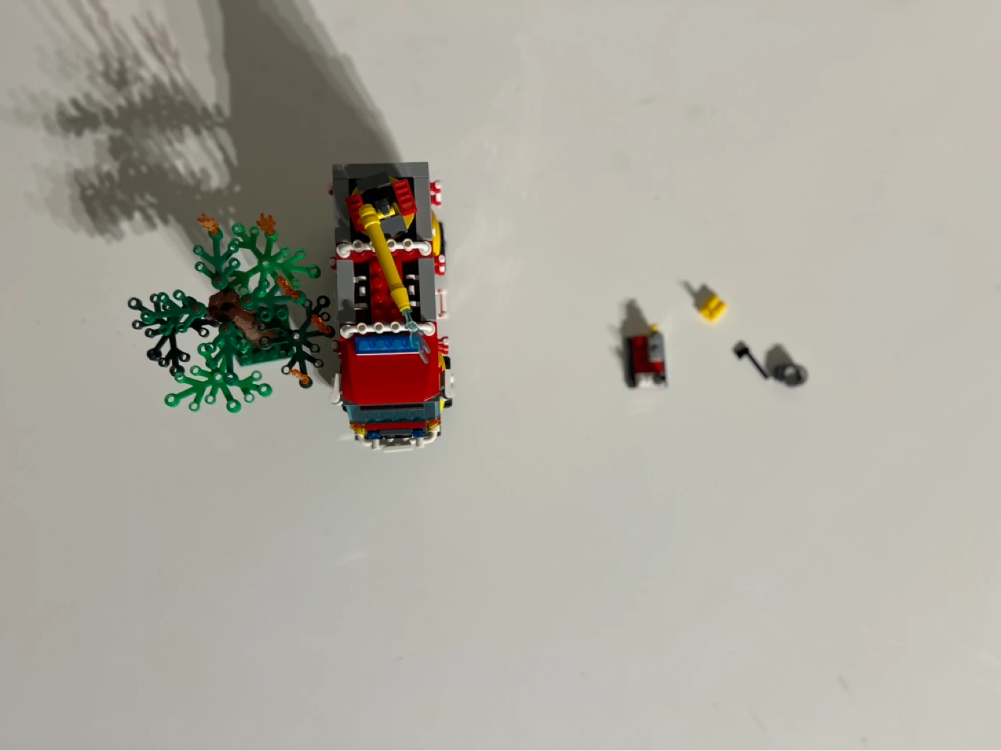 Lego City 4x4 Firetruck Set 4208 - photo 4