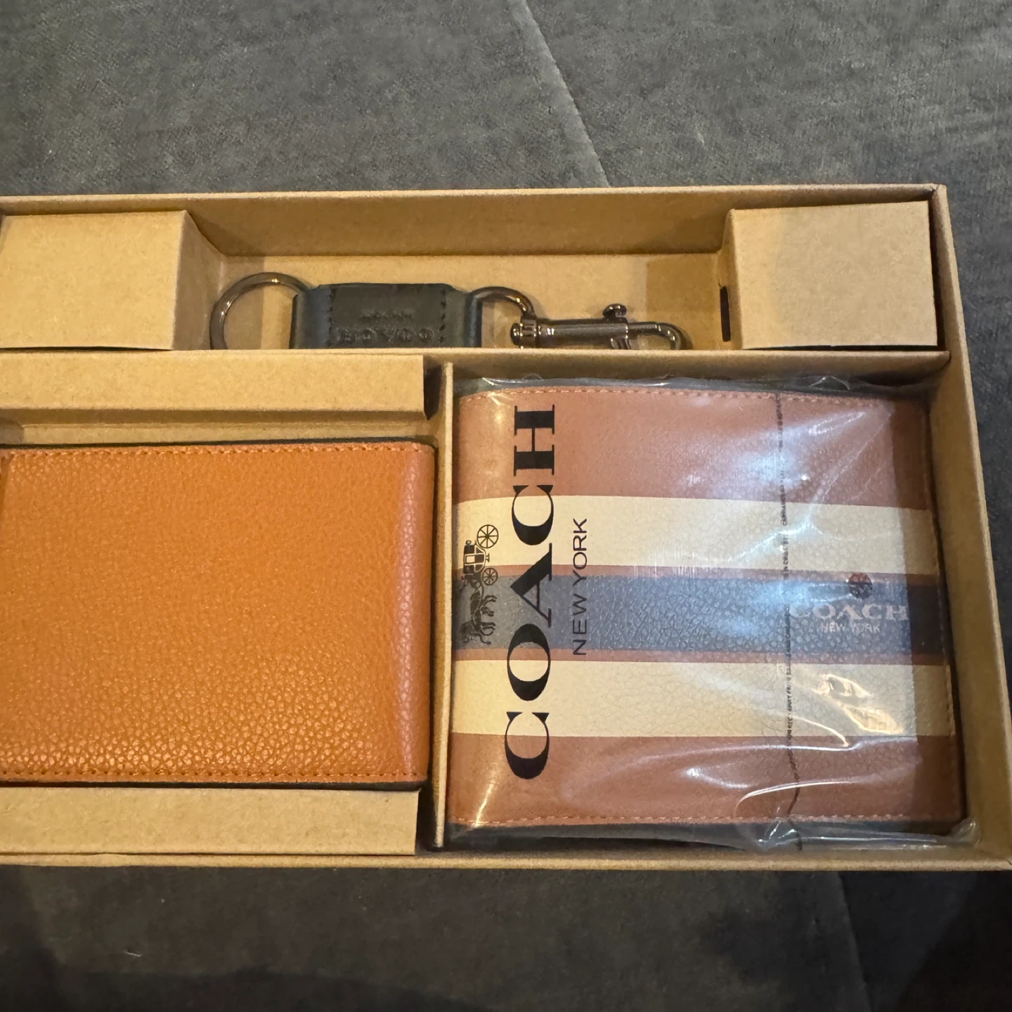 Coach Wallet and Keychain Set - photo 2