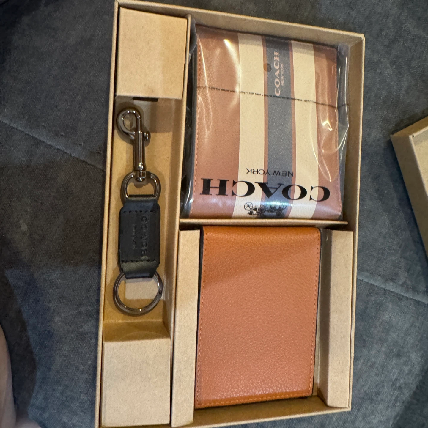 Coach Wallet and Keychain Set - photo 4