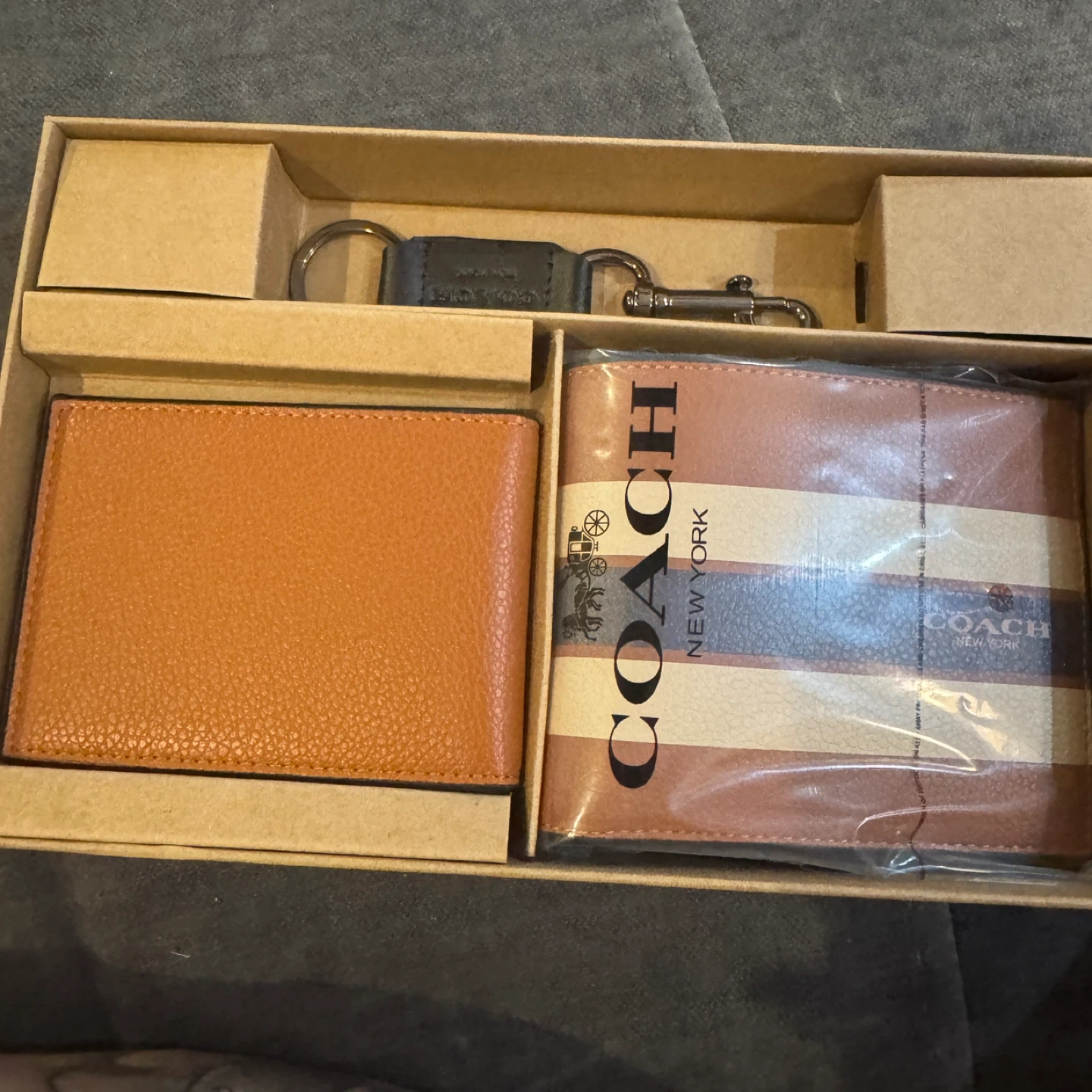 Coach Wallet and Keychain Set - photo 5