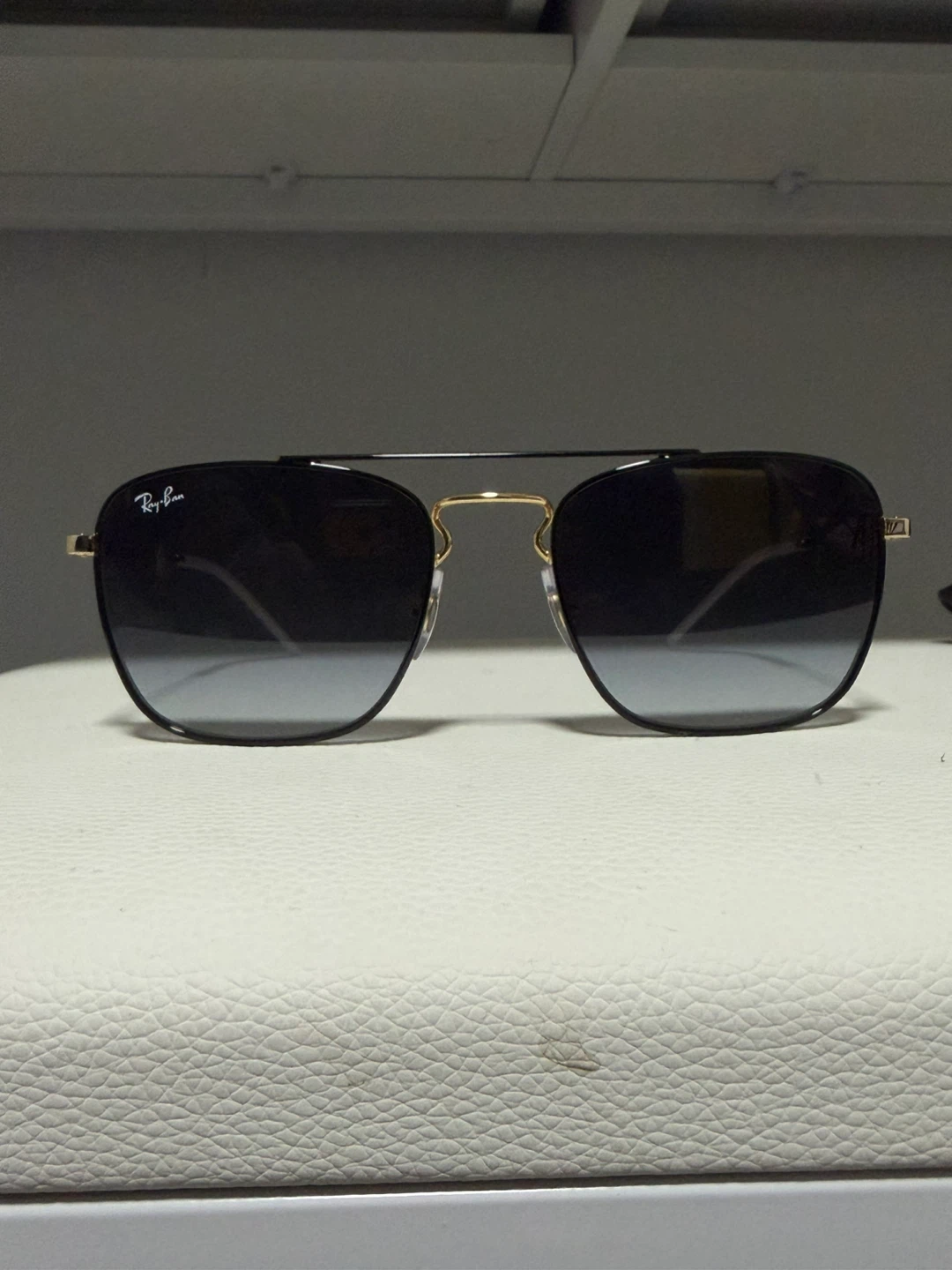Ray-Ban Sunglasses with Case - photo 3