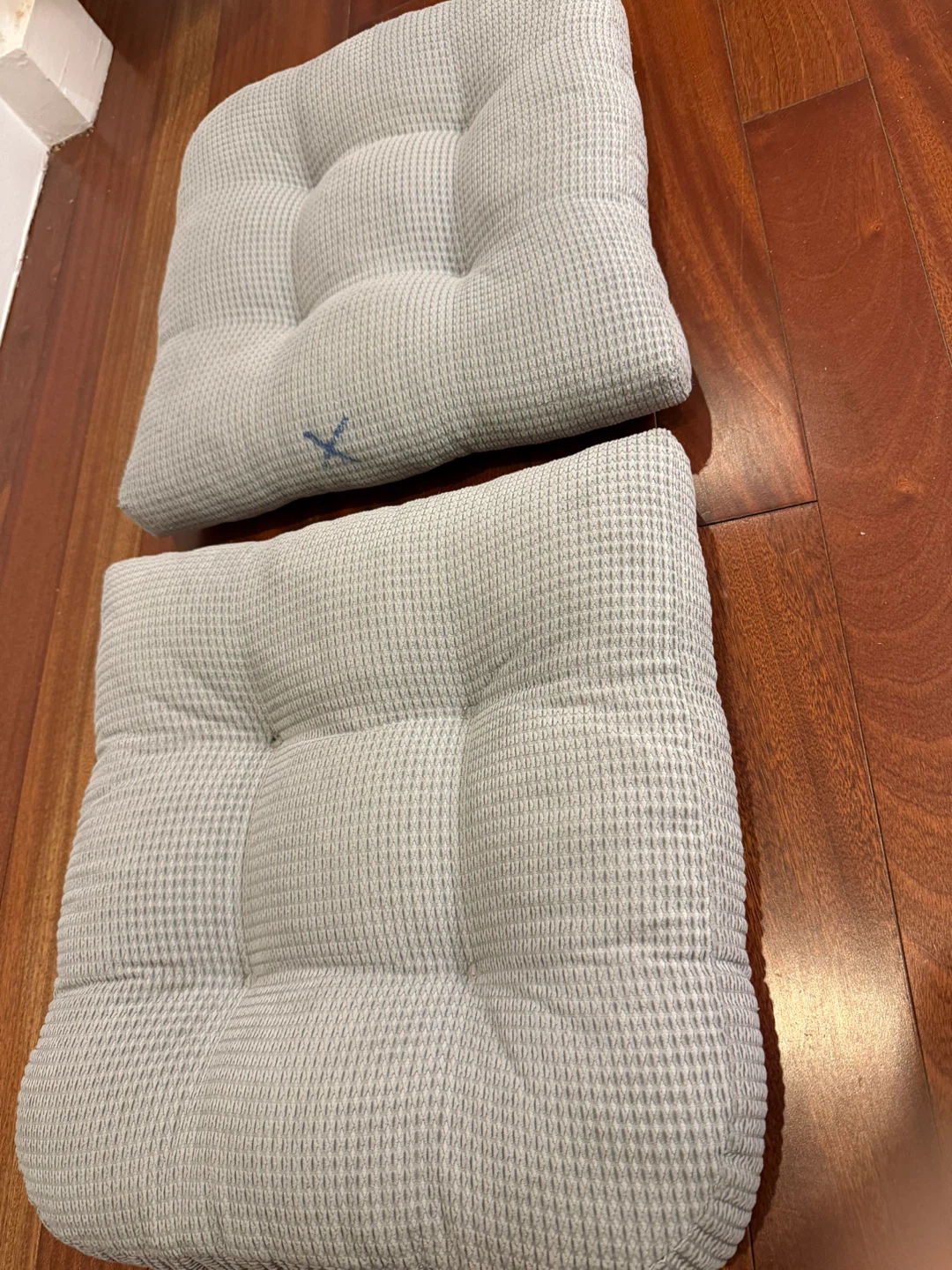Set of 2 Gray Tufted Seat Cushions - photo 2