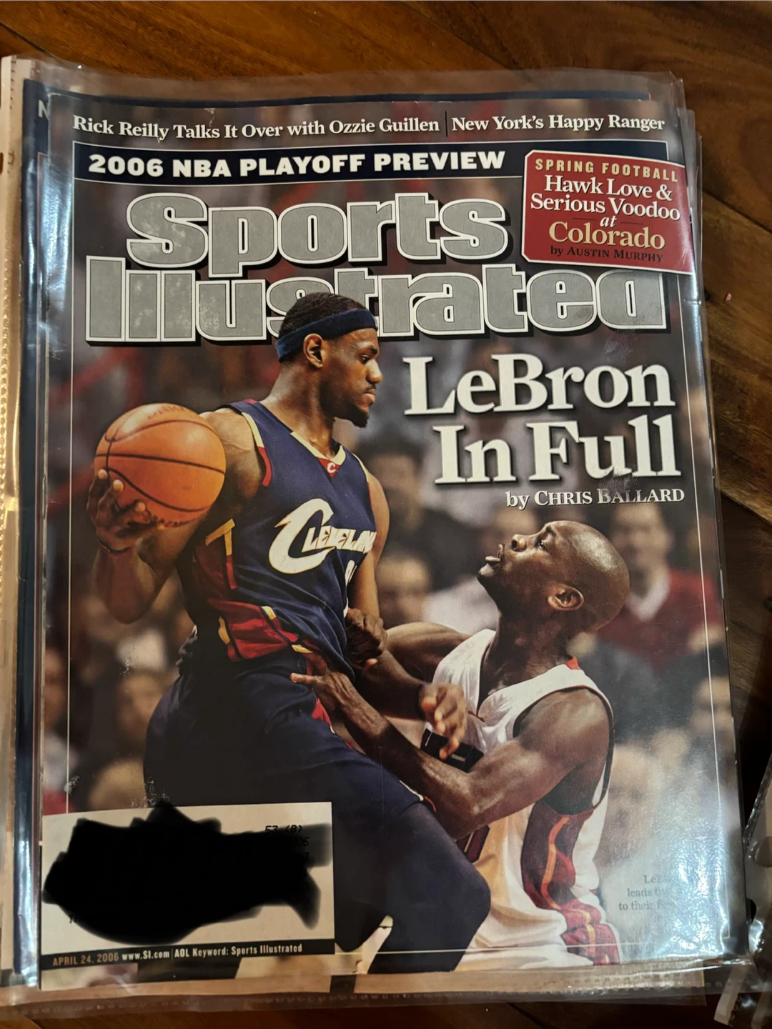 Sports Illustrated Magazines (2004,2006,2007) over 100 magazines - photo 2