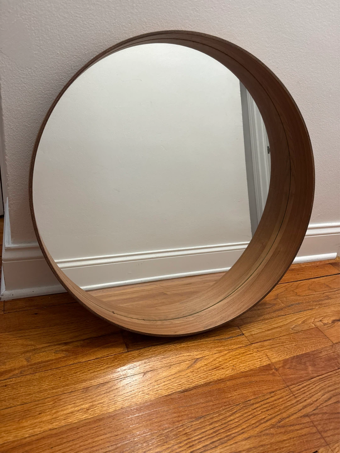 Round Wooden Frame Mirror