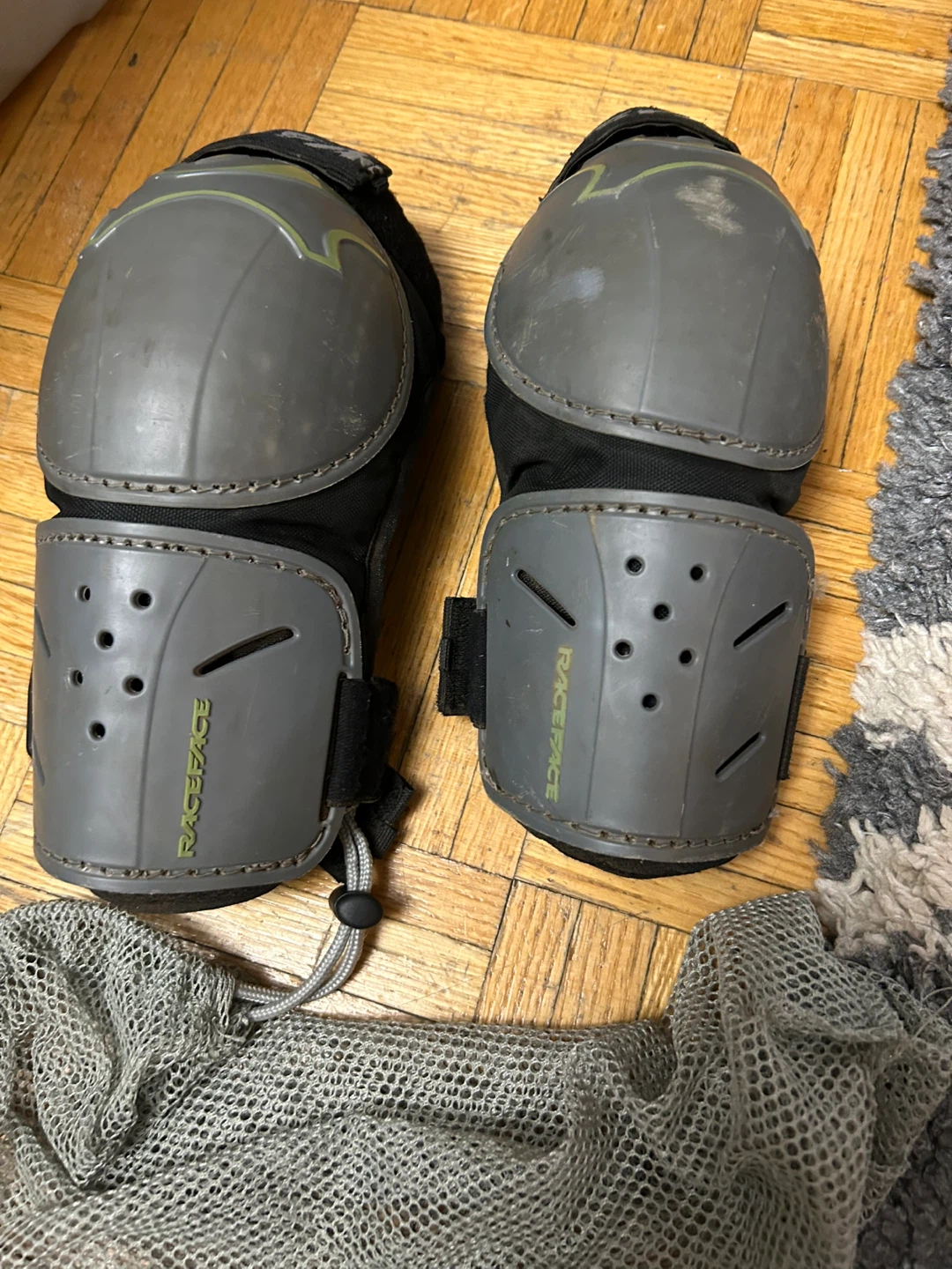 Race Face Knee Pads
