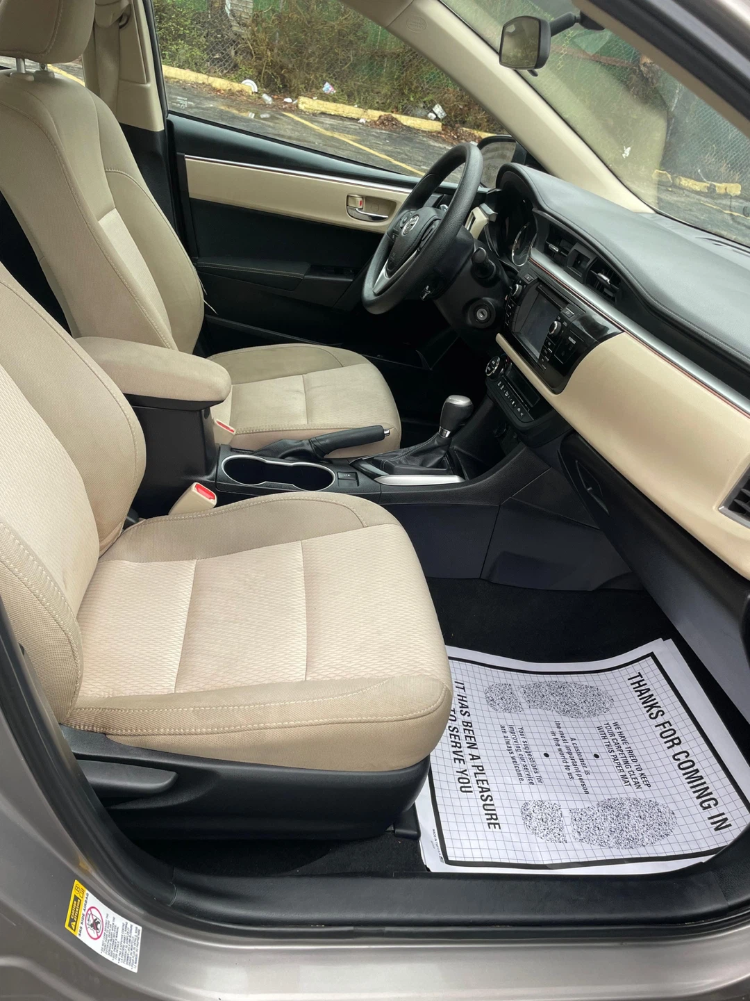 2015 Toyota Corolla LE Sedan 4D - photo 4