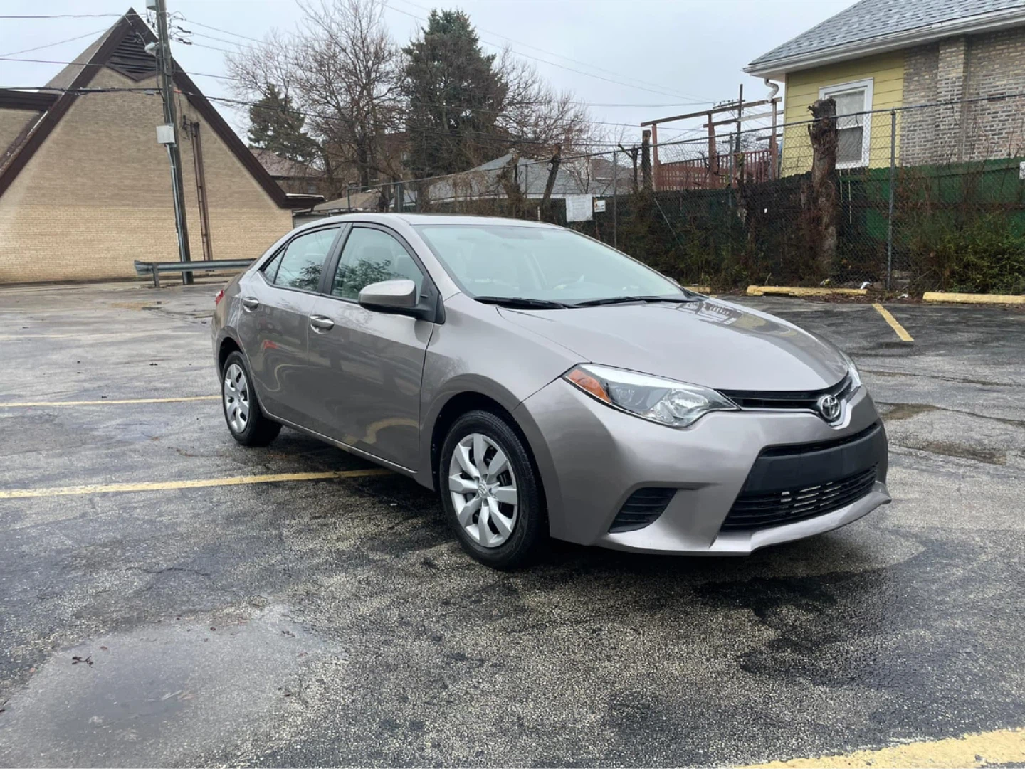2015 Toyota Corolla LE Sedan 4D - photo 2