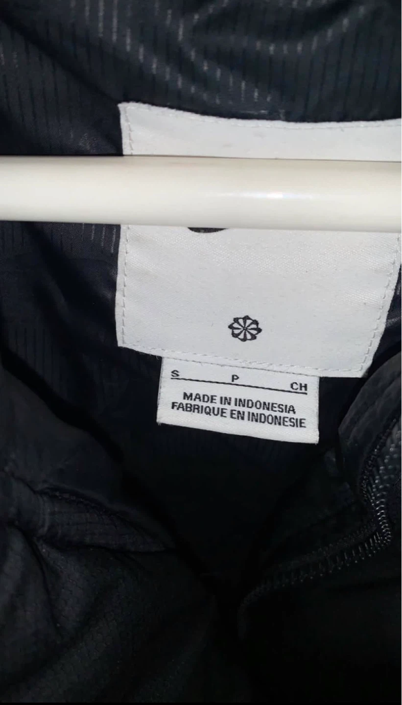 Nike Puffer Vest - Black - Size S - photo 2