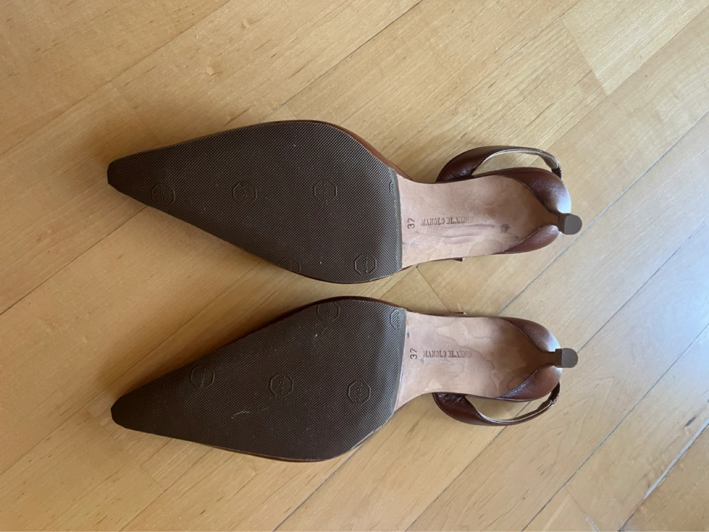 Manolo Blahnik Brown Leather Slingback Heels Size 37 - photo 2