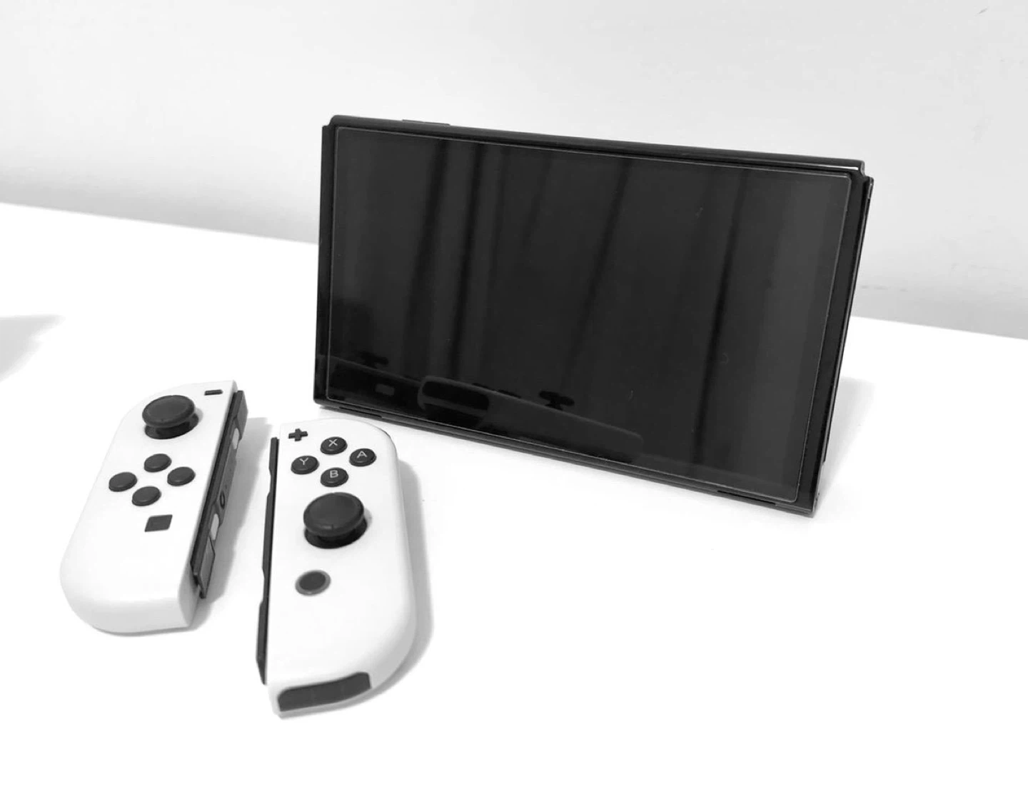 White Nintendo Oled - photo 4