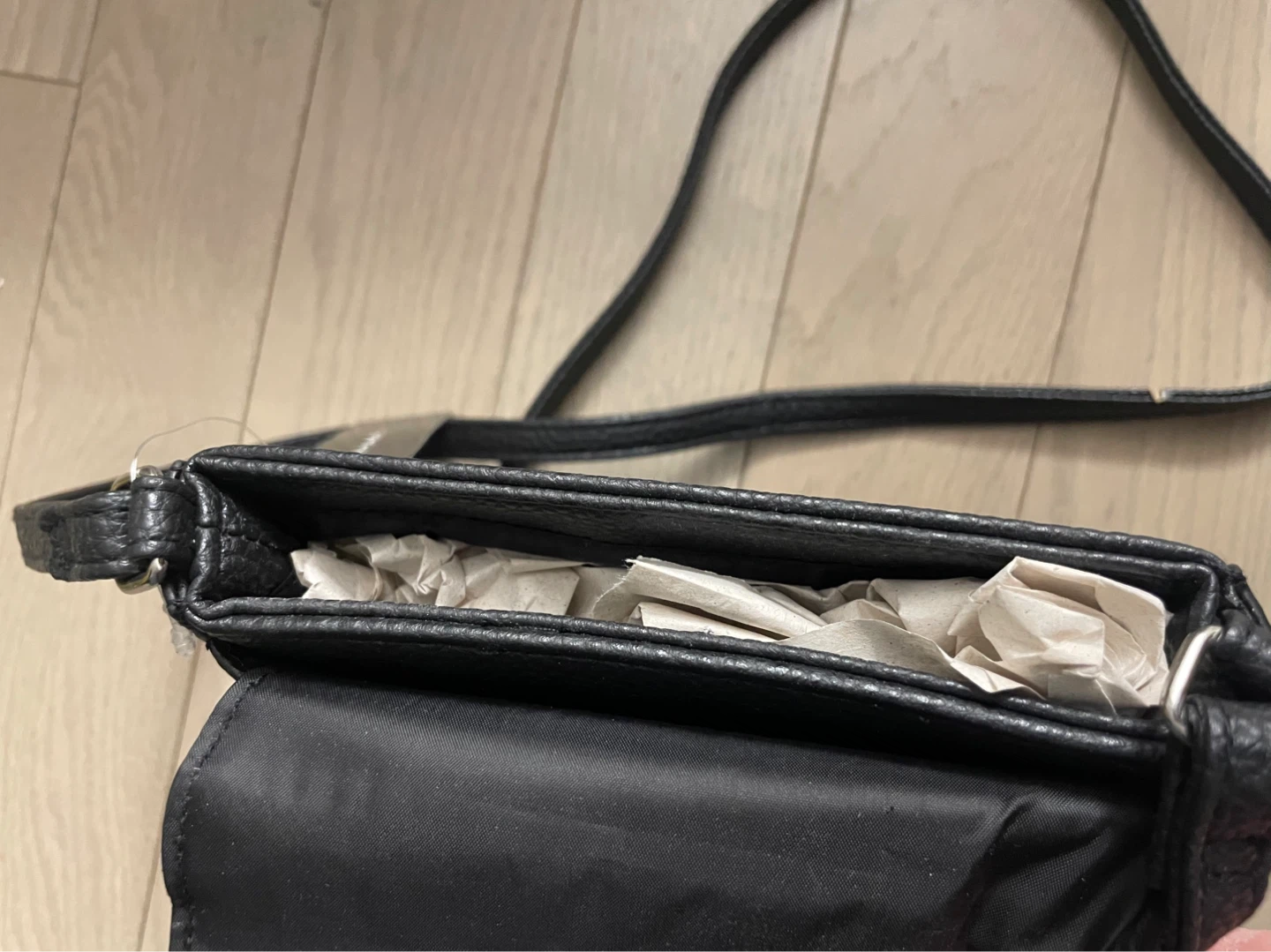 🆕 Tahari Black small Crossbody Bag - photo 3