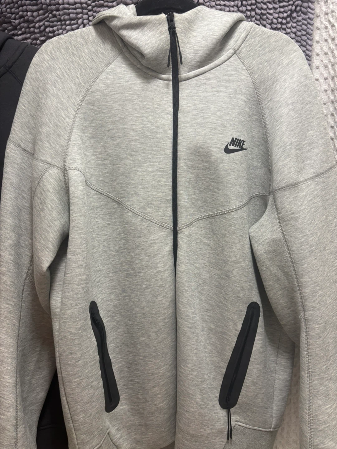 2 Nike Tech Fleece - Size Large