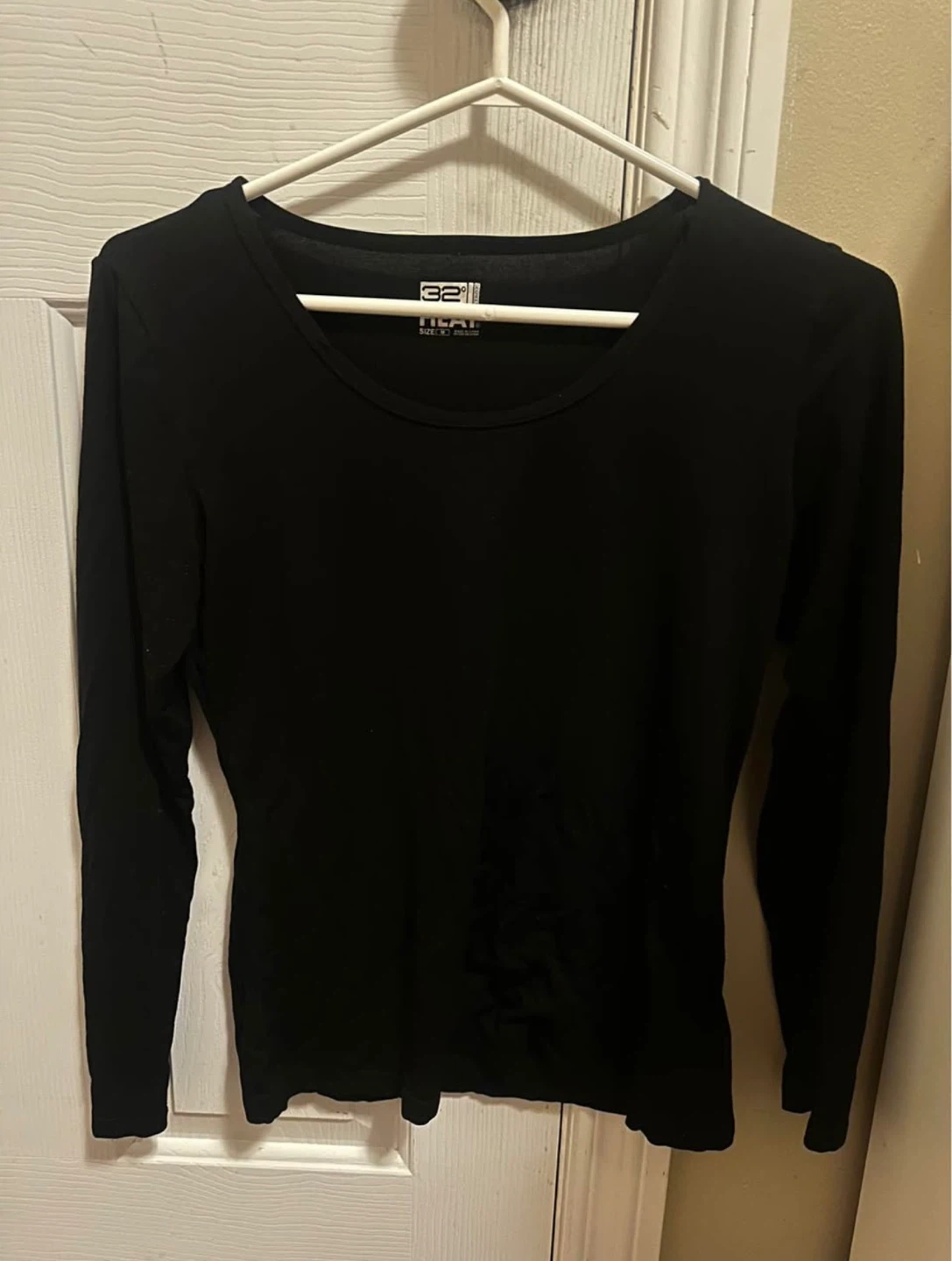 WOMEN'S HEAT TECH TOP (MEDIUM)
