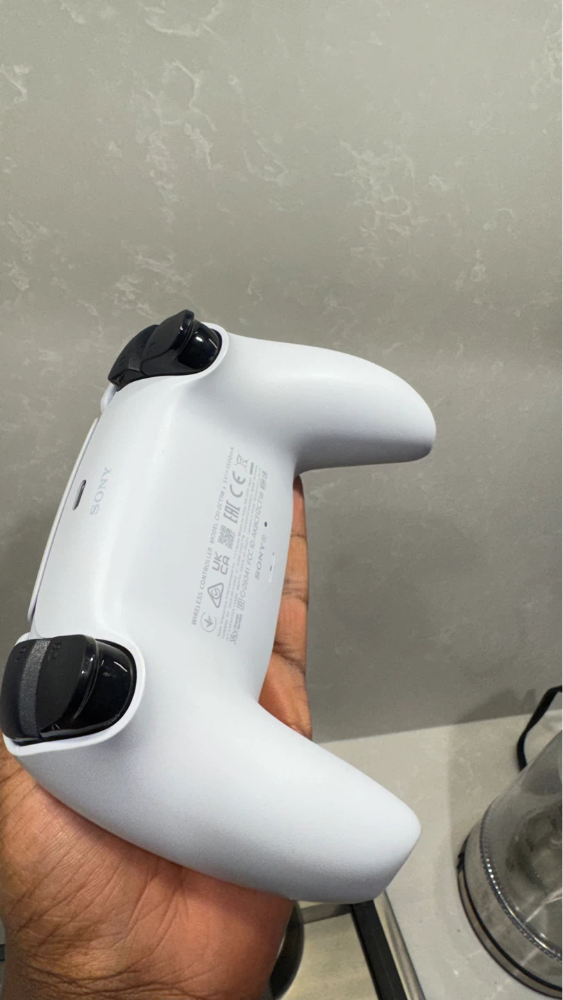 PS5 DualSense Wireless Controller - photo 4
