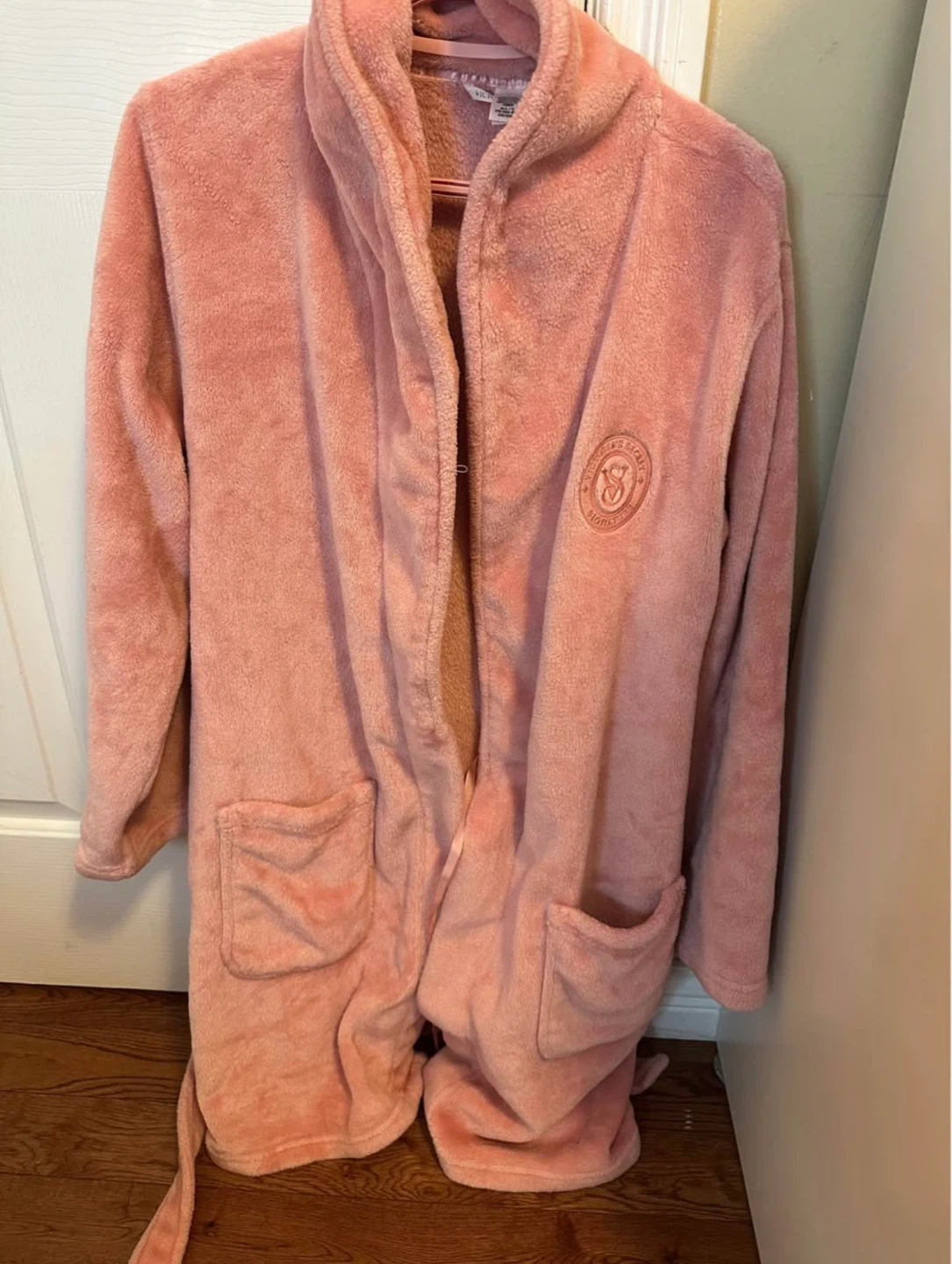 VICTORIA'S SECRET PLUSH ROBE (MEDIUM-LARGE)