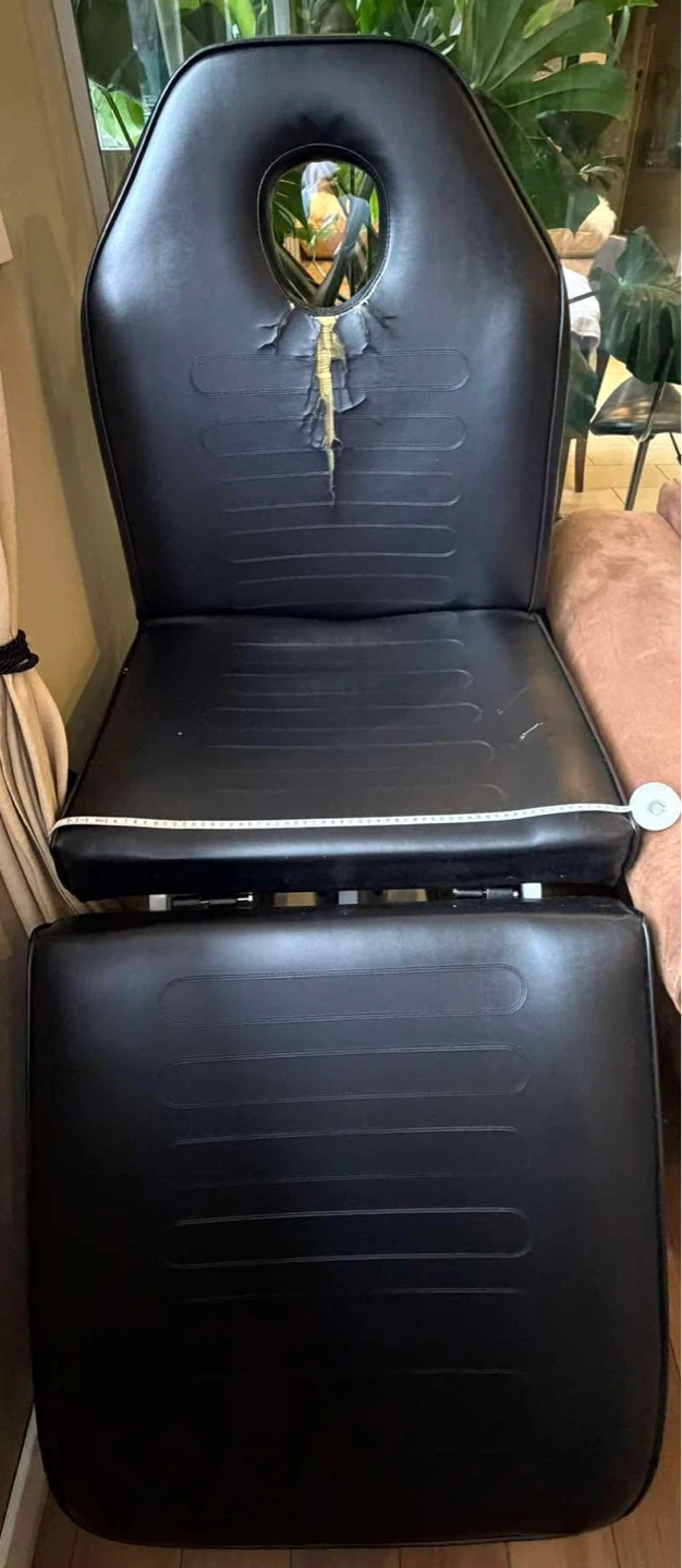 MASSAGE TABLE - photo 2