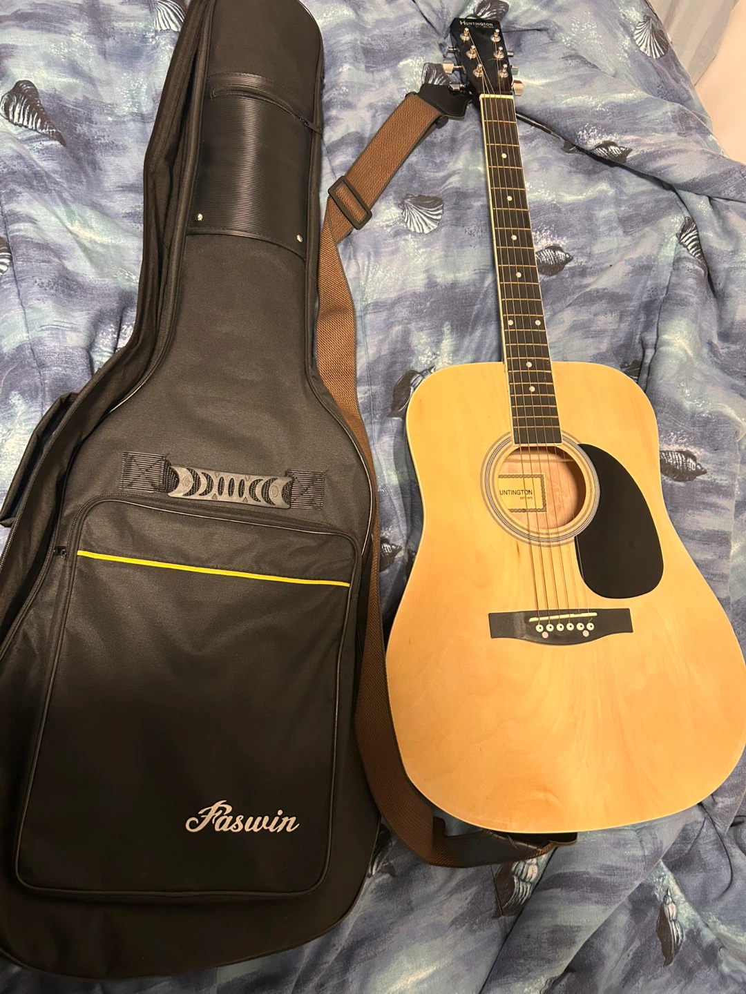 Huntingdon Acoustic Guitar with Paswin Gig Bag