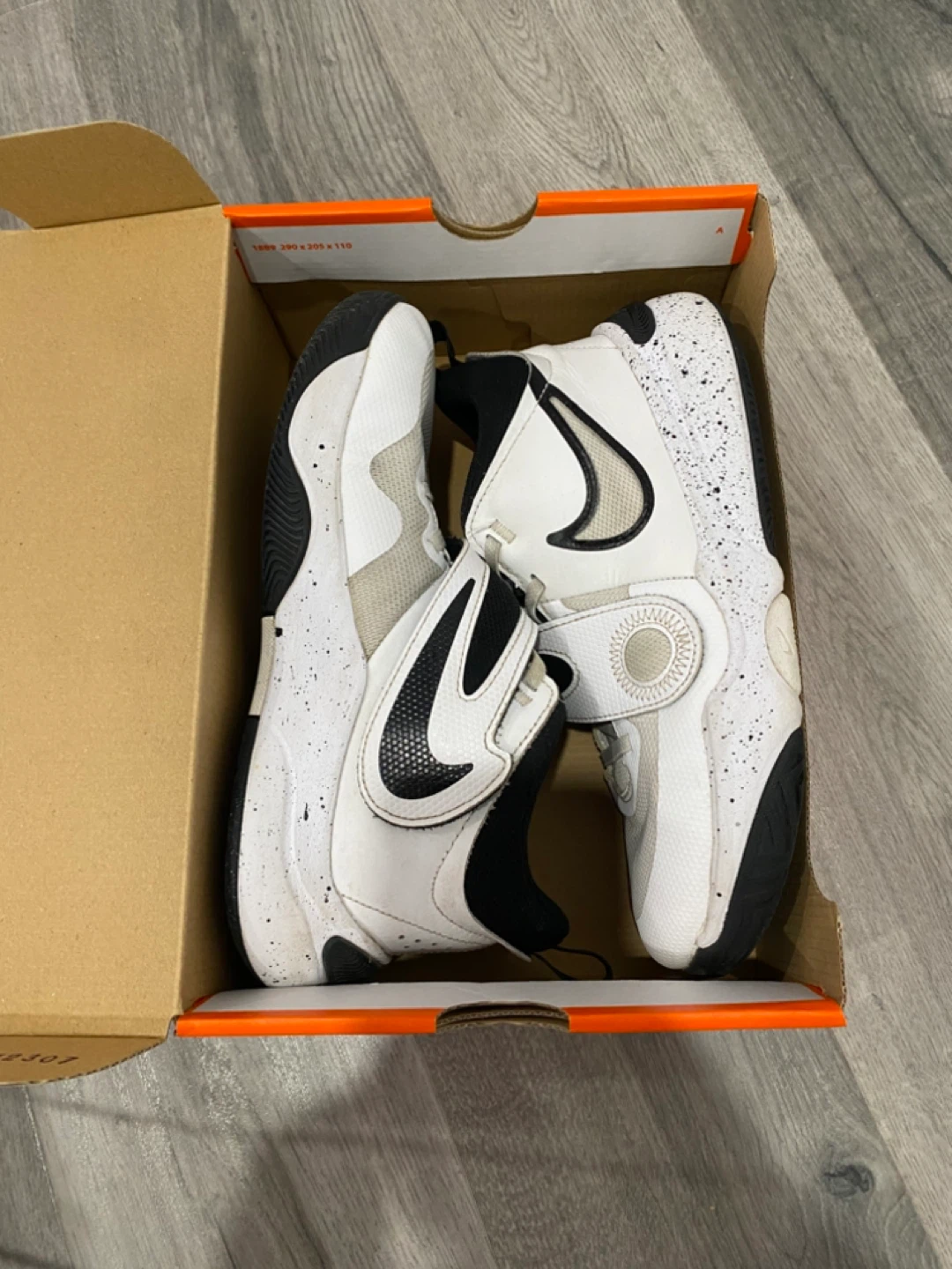 Nike Team Hustle D 11 (GS) Youth Shoes