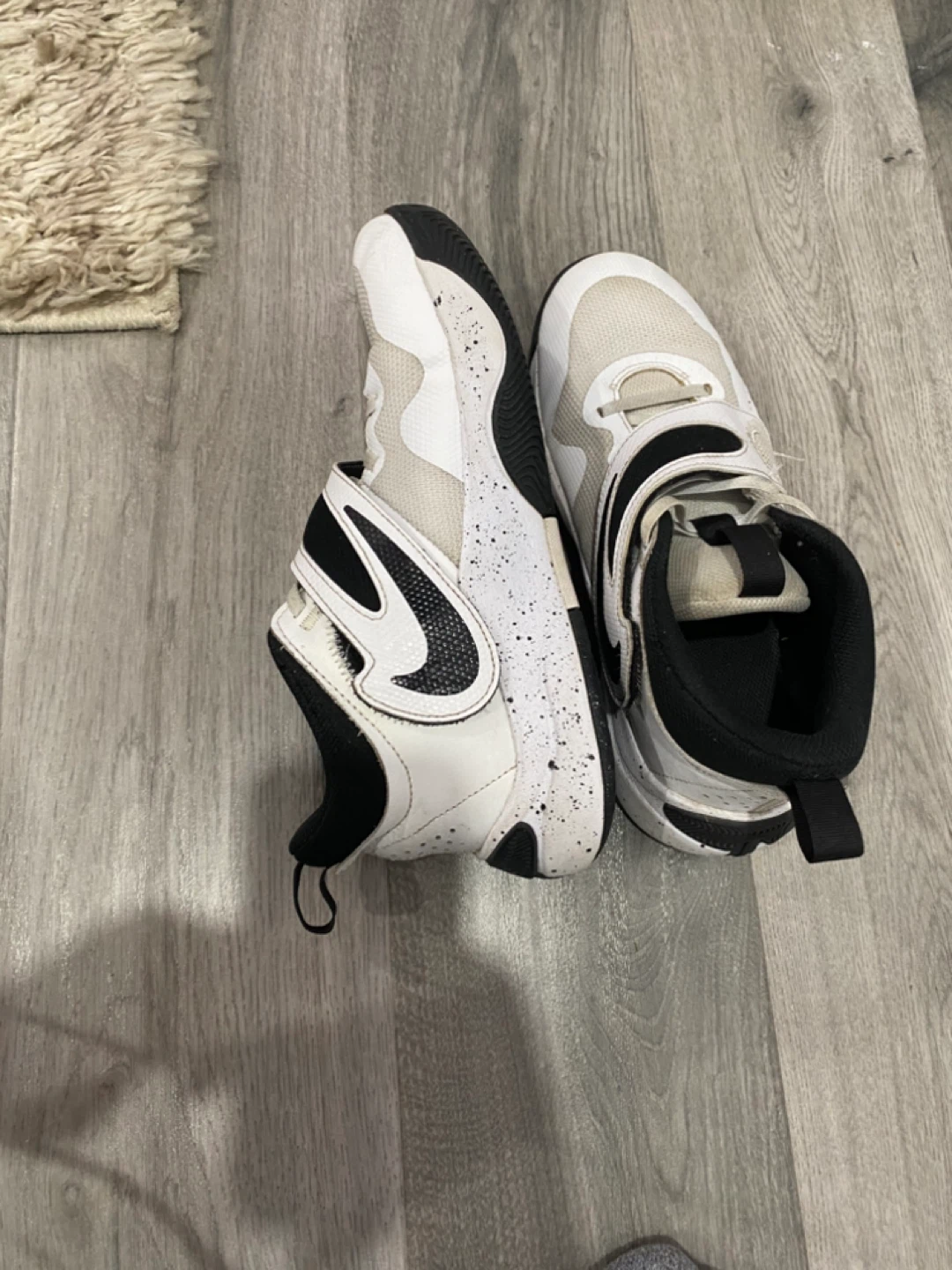 Nike Team Hustle D 11 (GS) Youth Shoes - photo 2