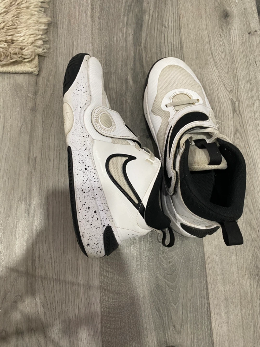 Nike Team Hustle D 11 (GS) Youth Shoes - photo 3