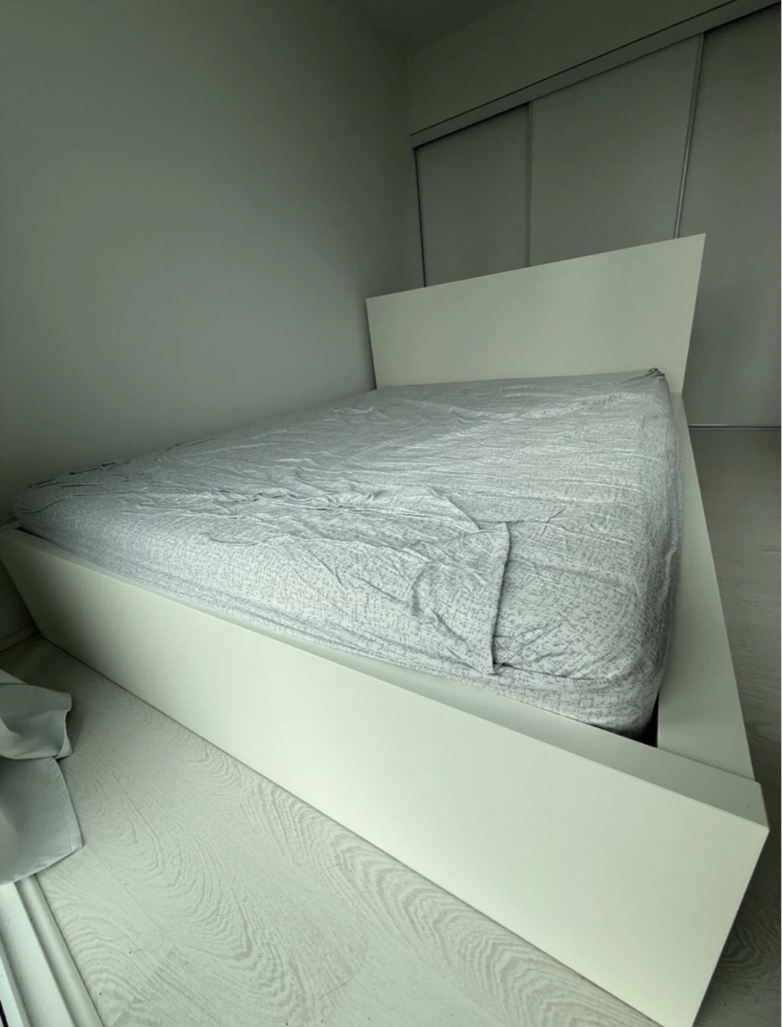 IKEA MALM Queen Bed Frame+VALEVÅG queen mattress - photo 2