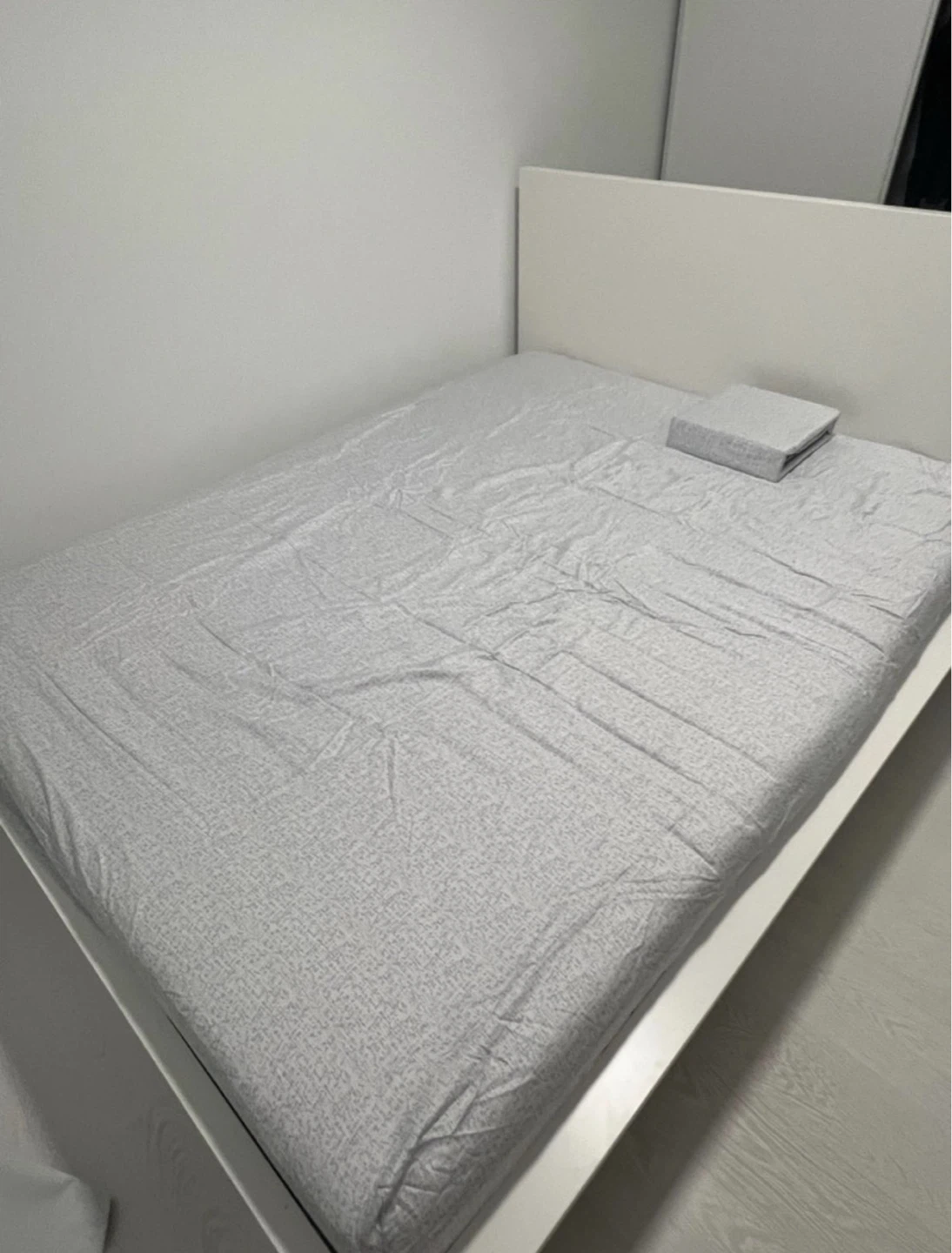 IKEA MALM Queen Bed Frame+VALEVÅG queen mattress