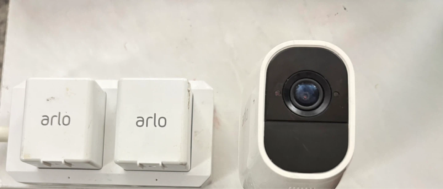 Arlo Pro 2 Security Camera with Charging Dock 2 x Battery