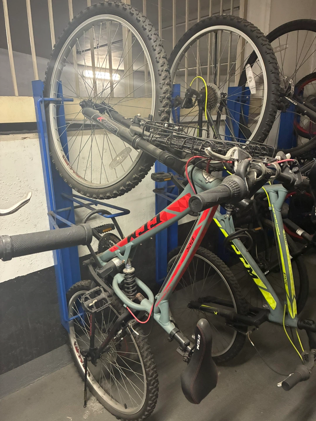 CCM "Static" Mountain Bike with Basket - photo 3
