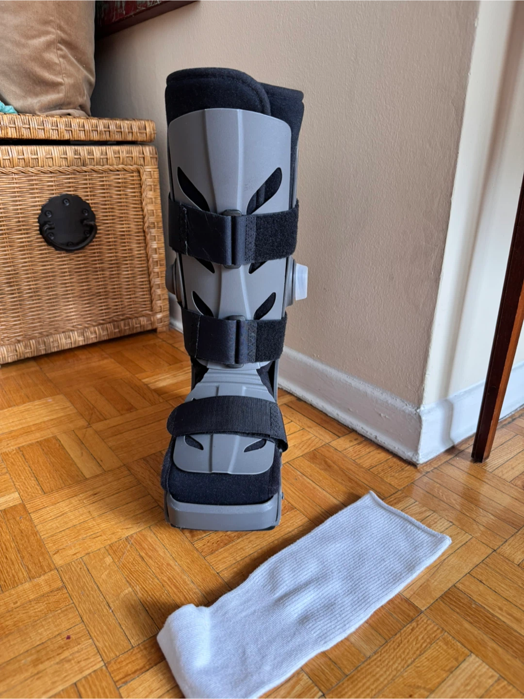 Aircast Walking Boot with cotton Sock. Size M - photo 3