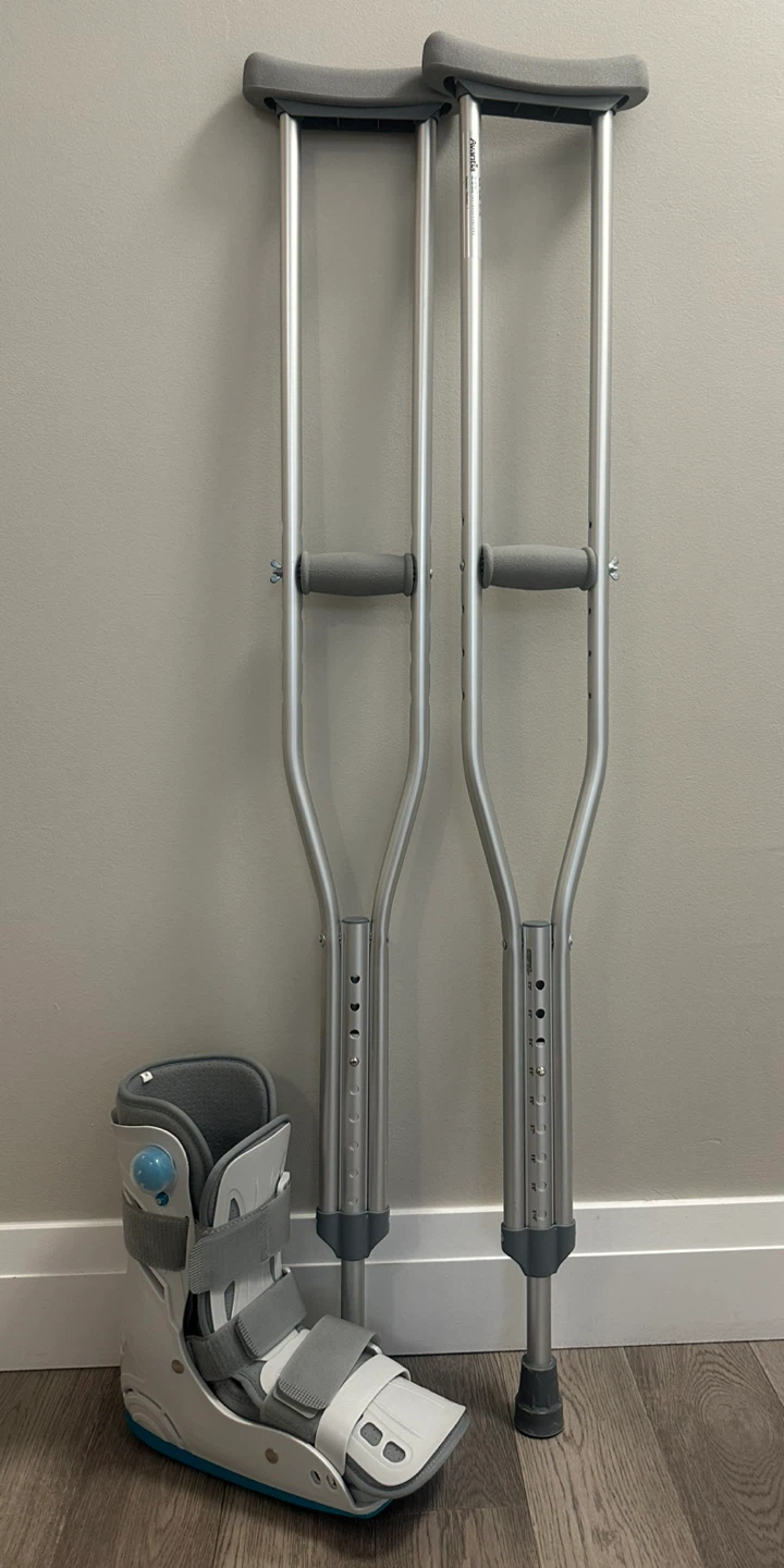 Air Walker Boot (M) with Crutches