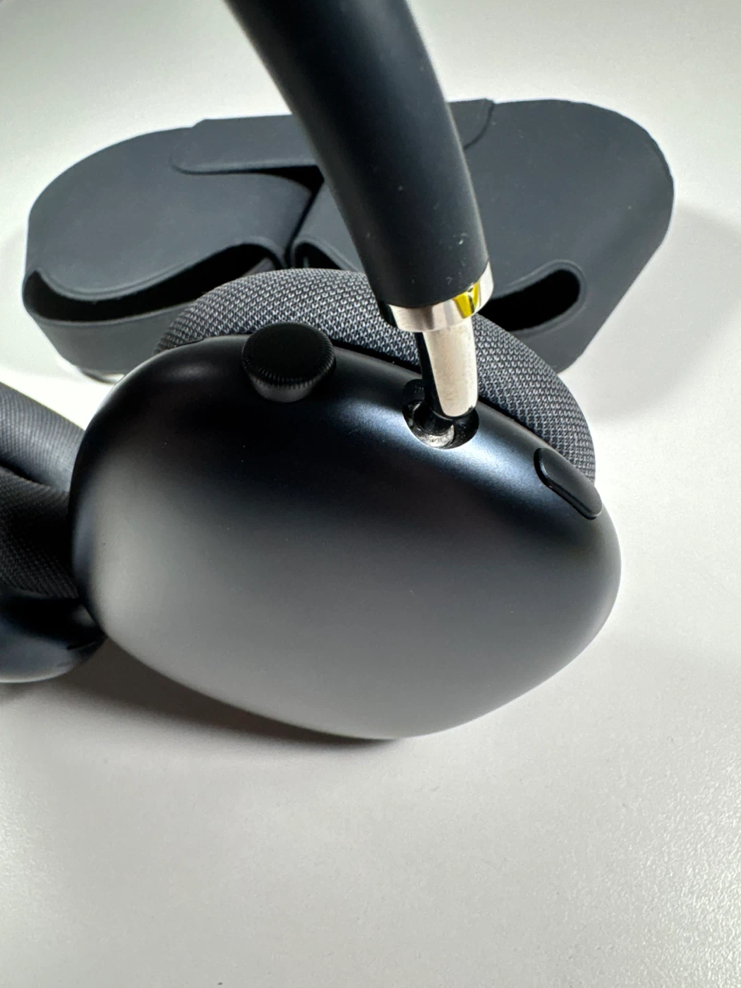 Apple AirPods Max Gen 2 Wireless Headphones - Black - photo 4