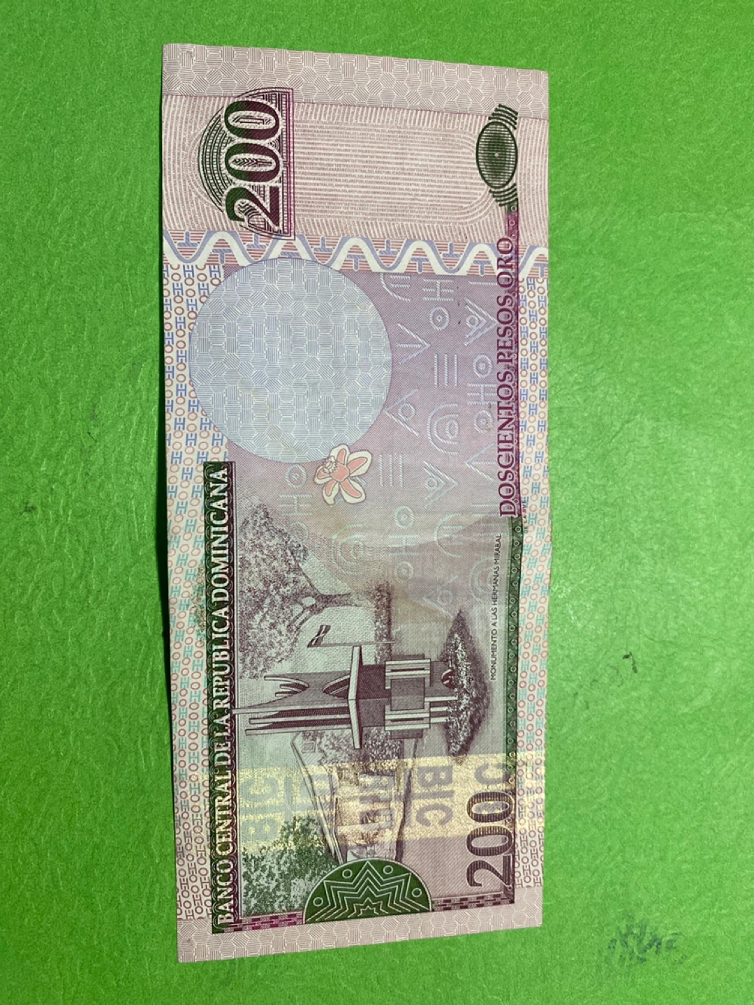Dominican Republic 200 Pesos Oro Banknote - photo 2