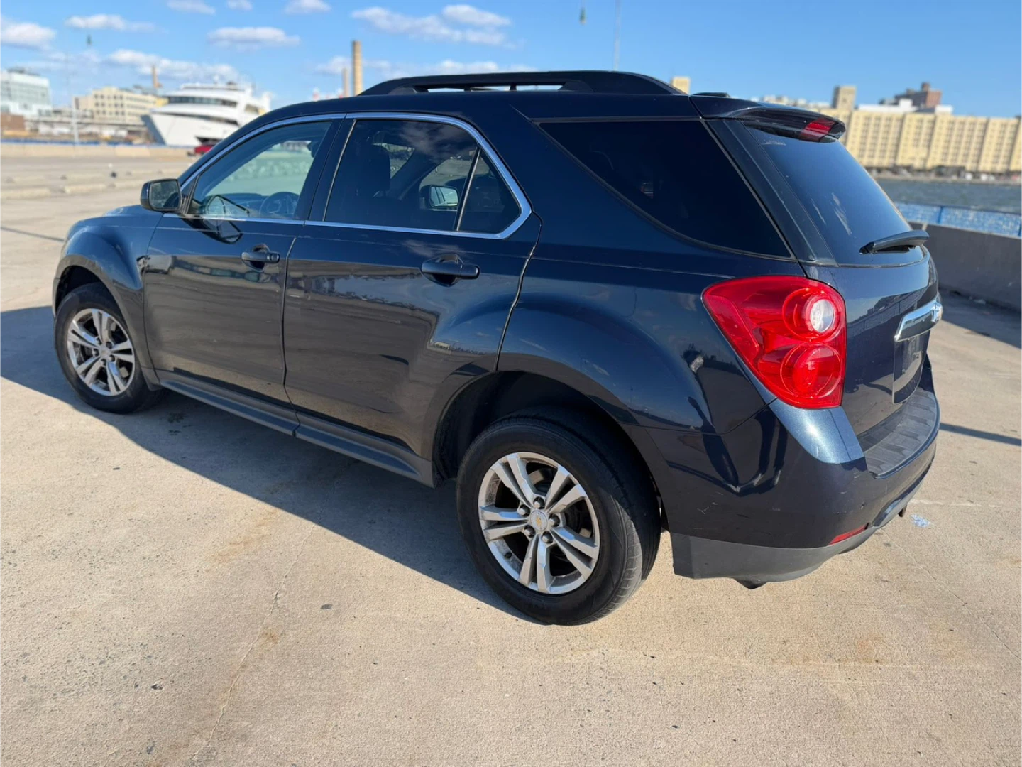 Black Chevrolet Equinox LT SUV - photo 5