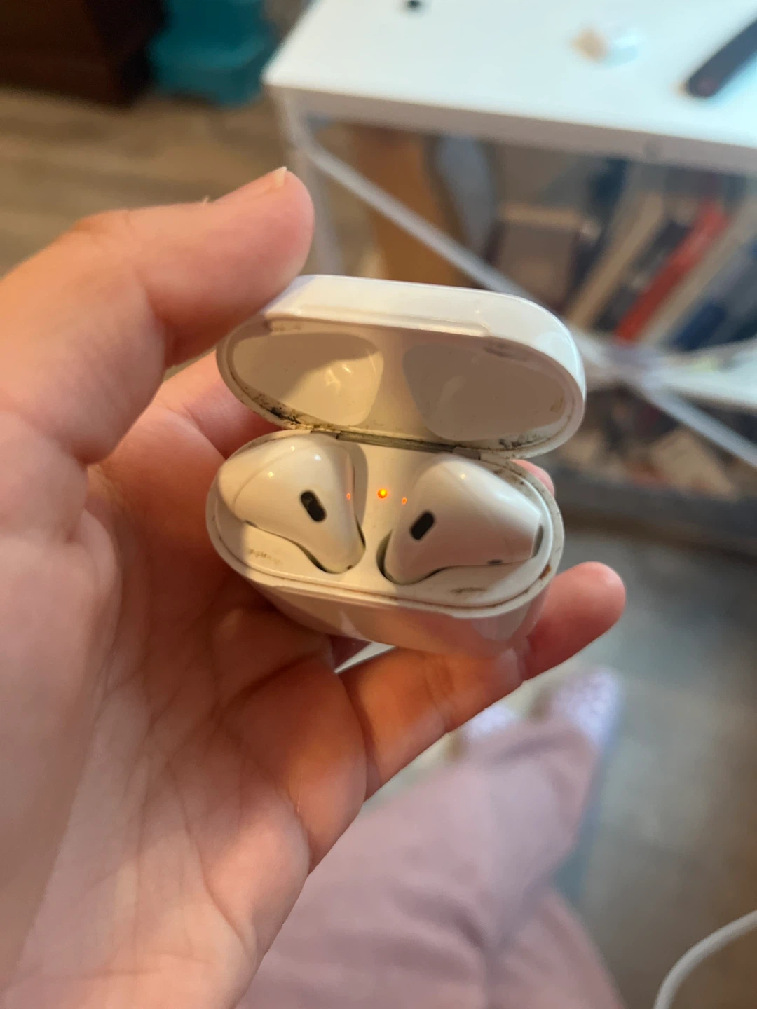 Apple AirPods Charging Case Mismatched Generations - photo 3