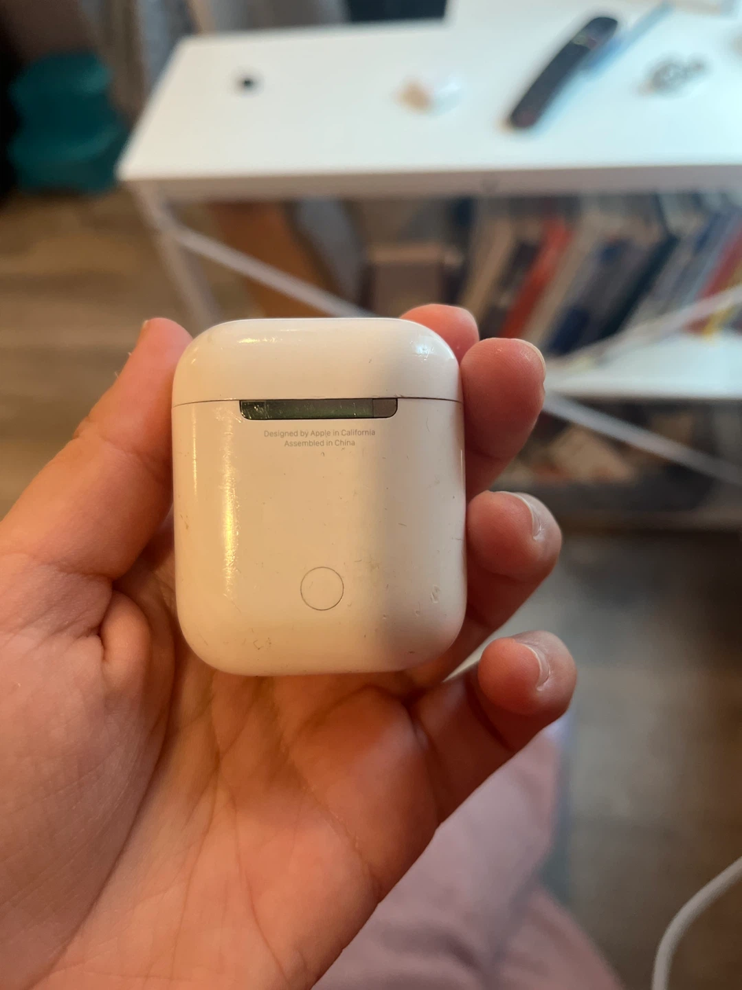 Apple AirPods Charging Case Mismatched Generations - photo 2
